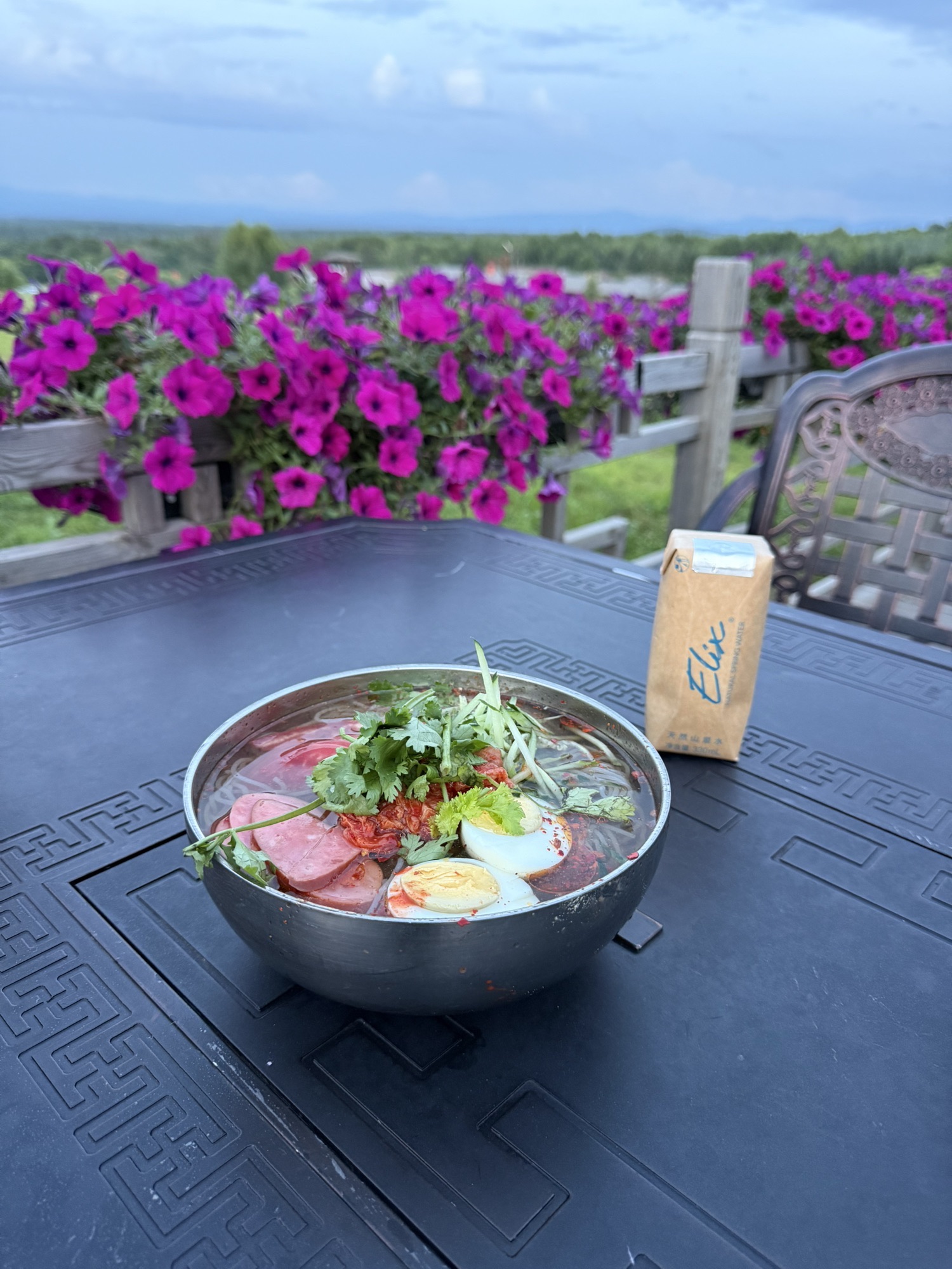 原乡湖山景餐厅