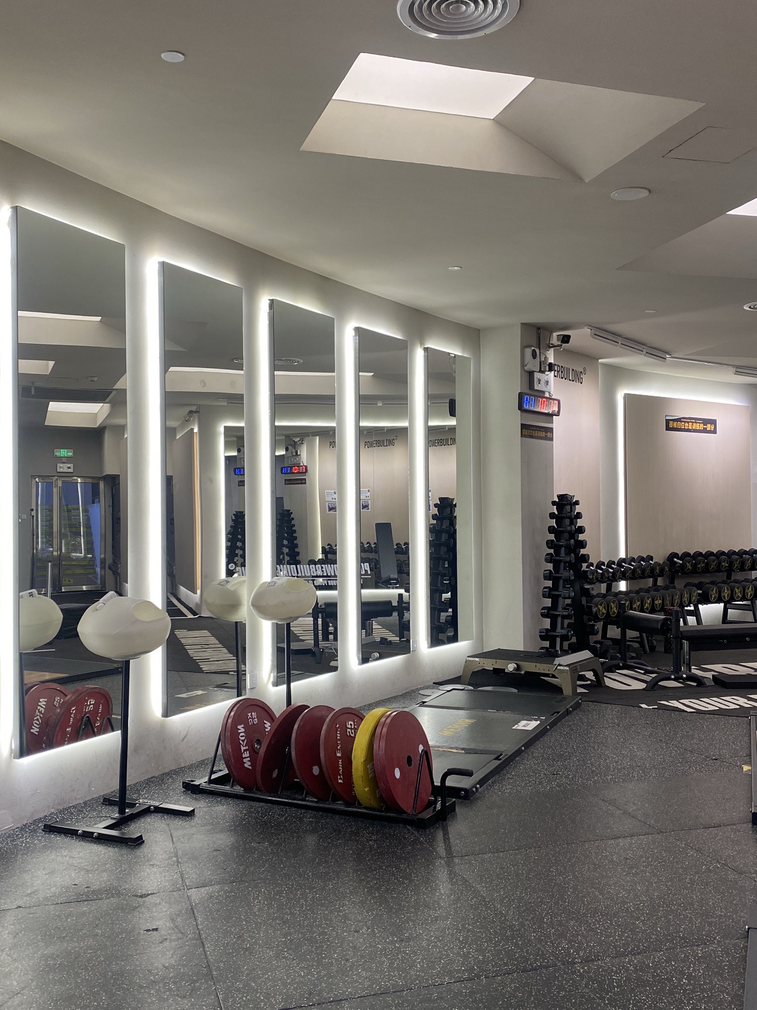 场地封面-PBC健身训练中心(岗顶1站广场店)