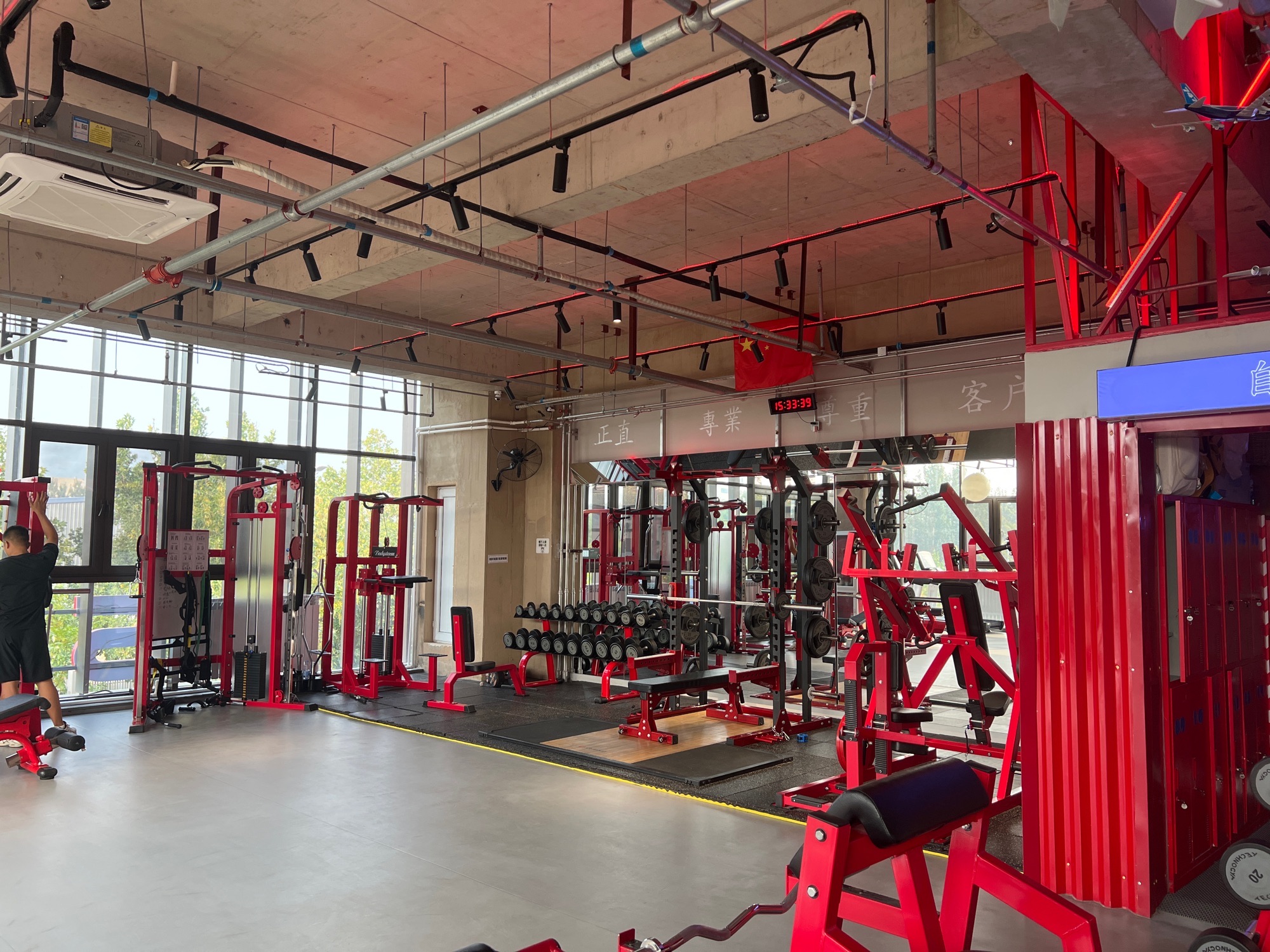 场地封面-SUN FIT健身(ID-PARK艾迪公园店)