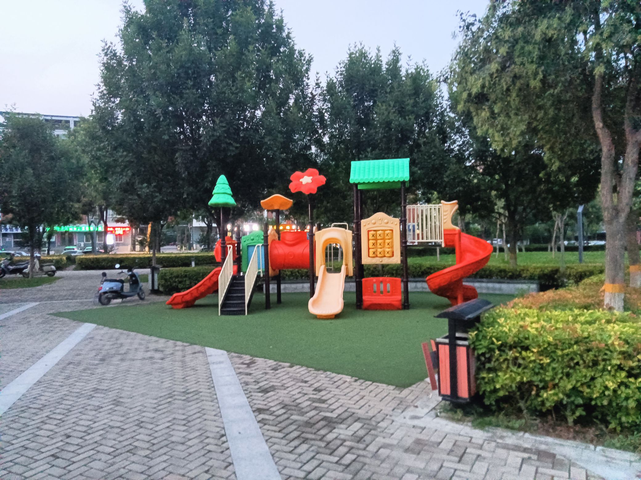 高新区桂苑社区体育文化广场旅行图片 3