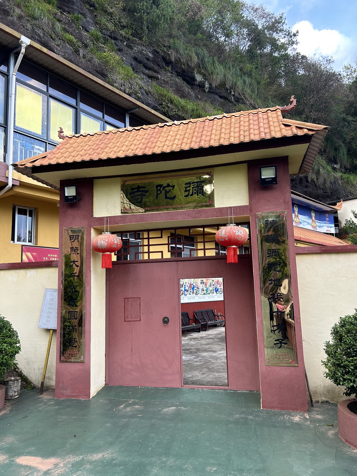 嘉景岩弥陀寺实景照片