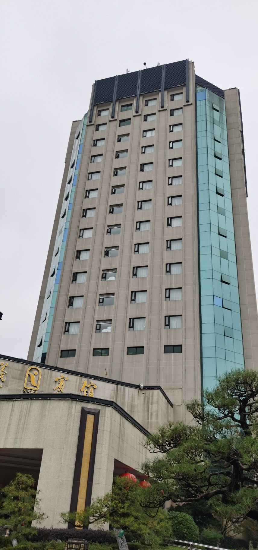 遵义宾馆停车场