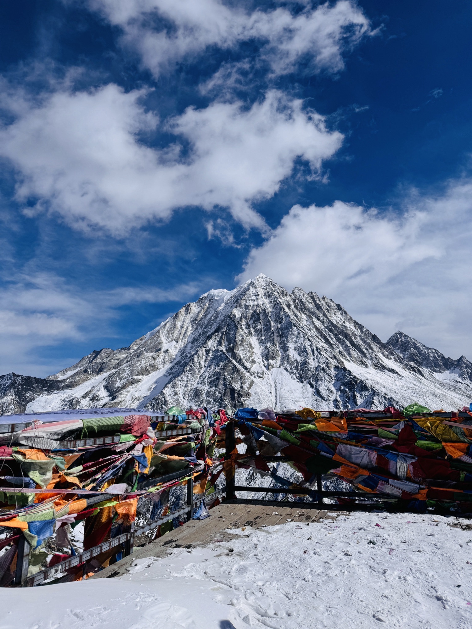 云绕雅拉·亚拉雪山观景台旅行图片 1