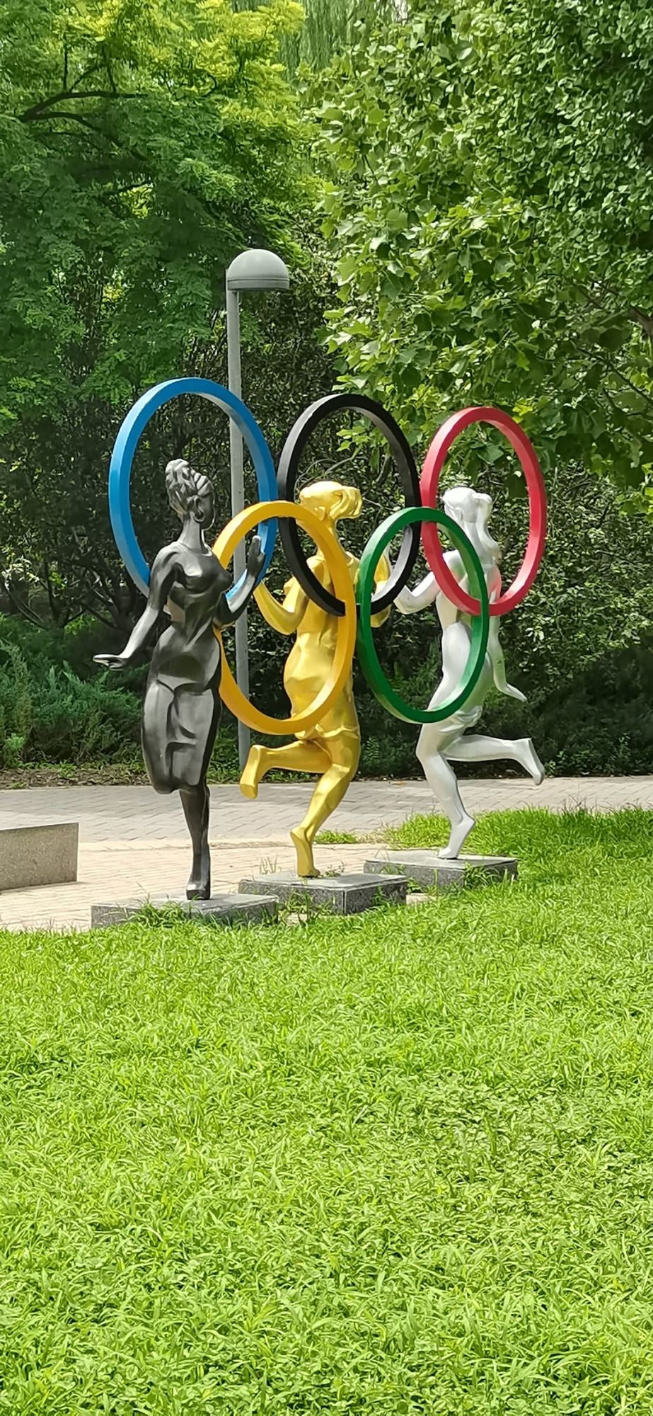 同一个梦雕塑