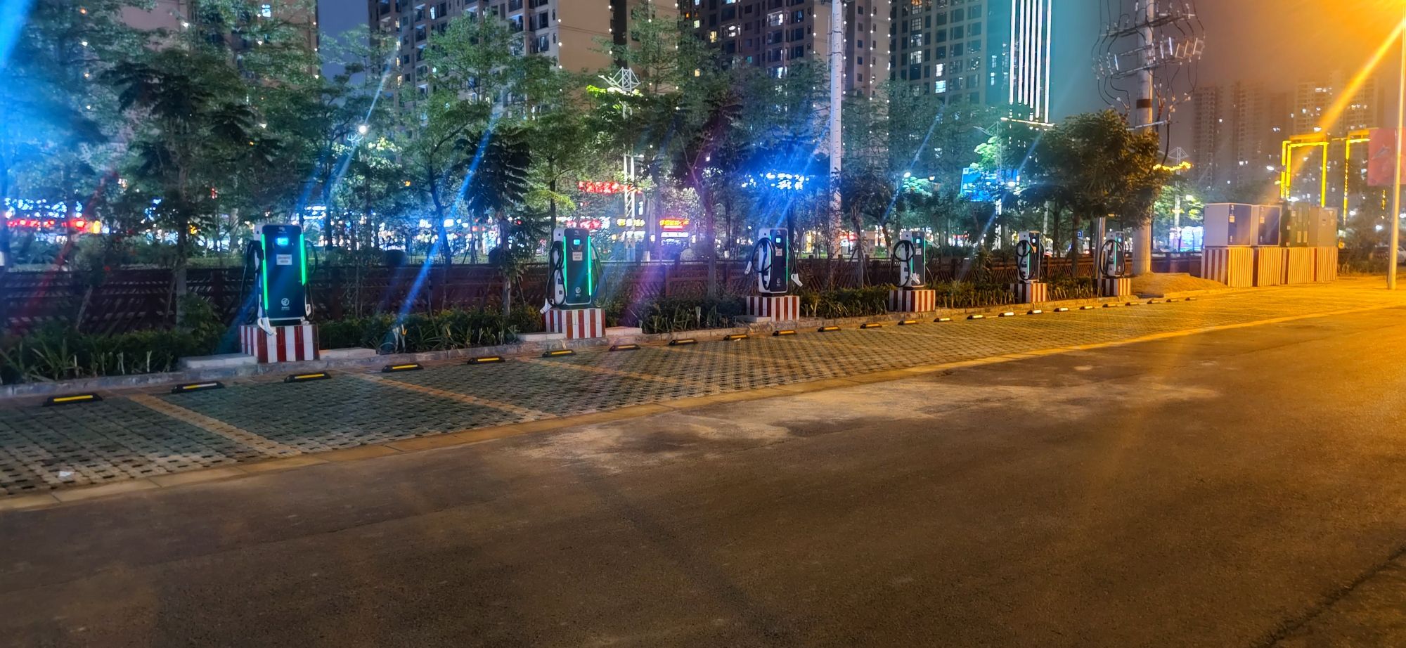 贵港市体育中心2号地面停车场