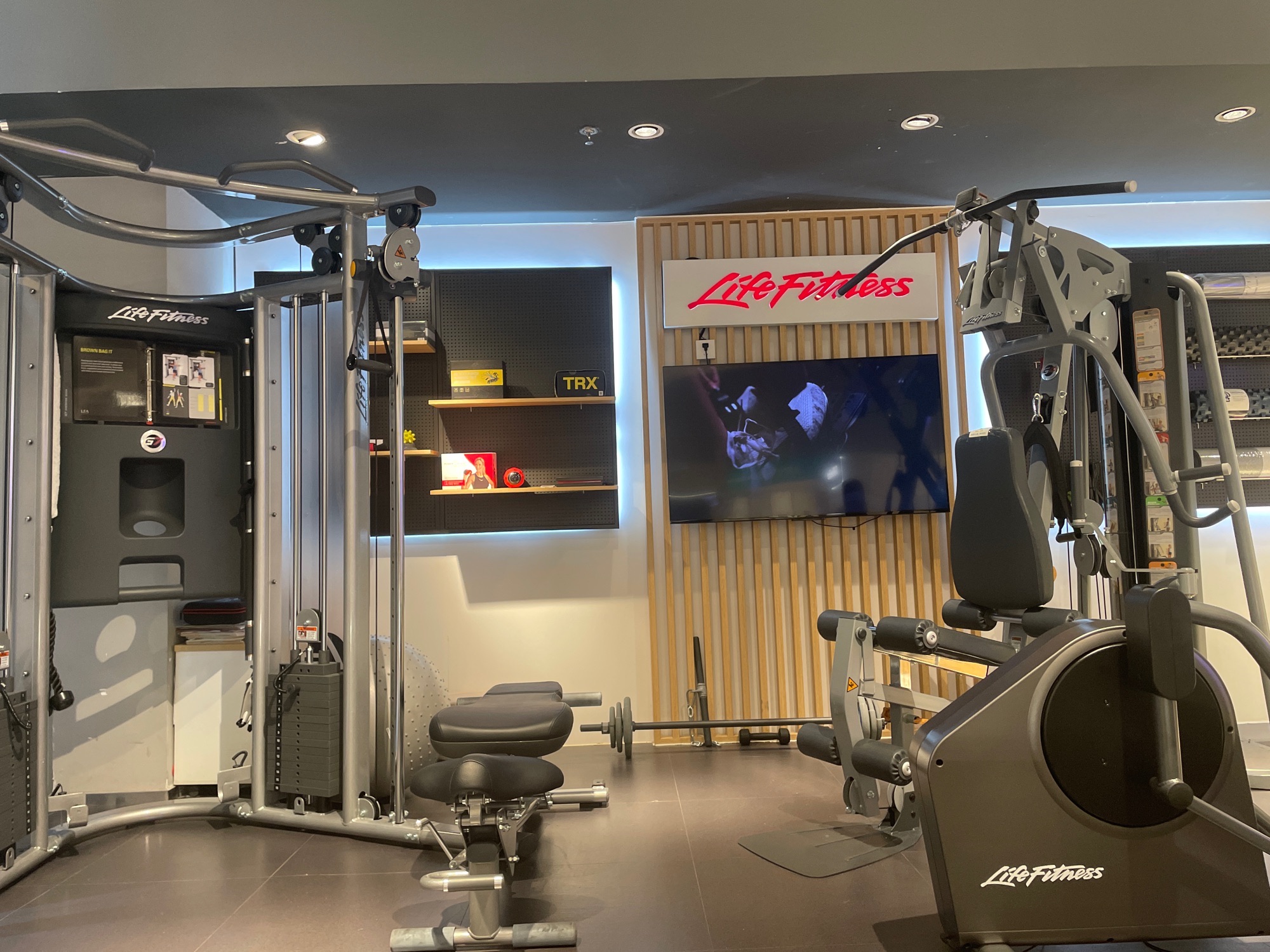 场地封面-Life Fitness力健(万象城中区店)