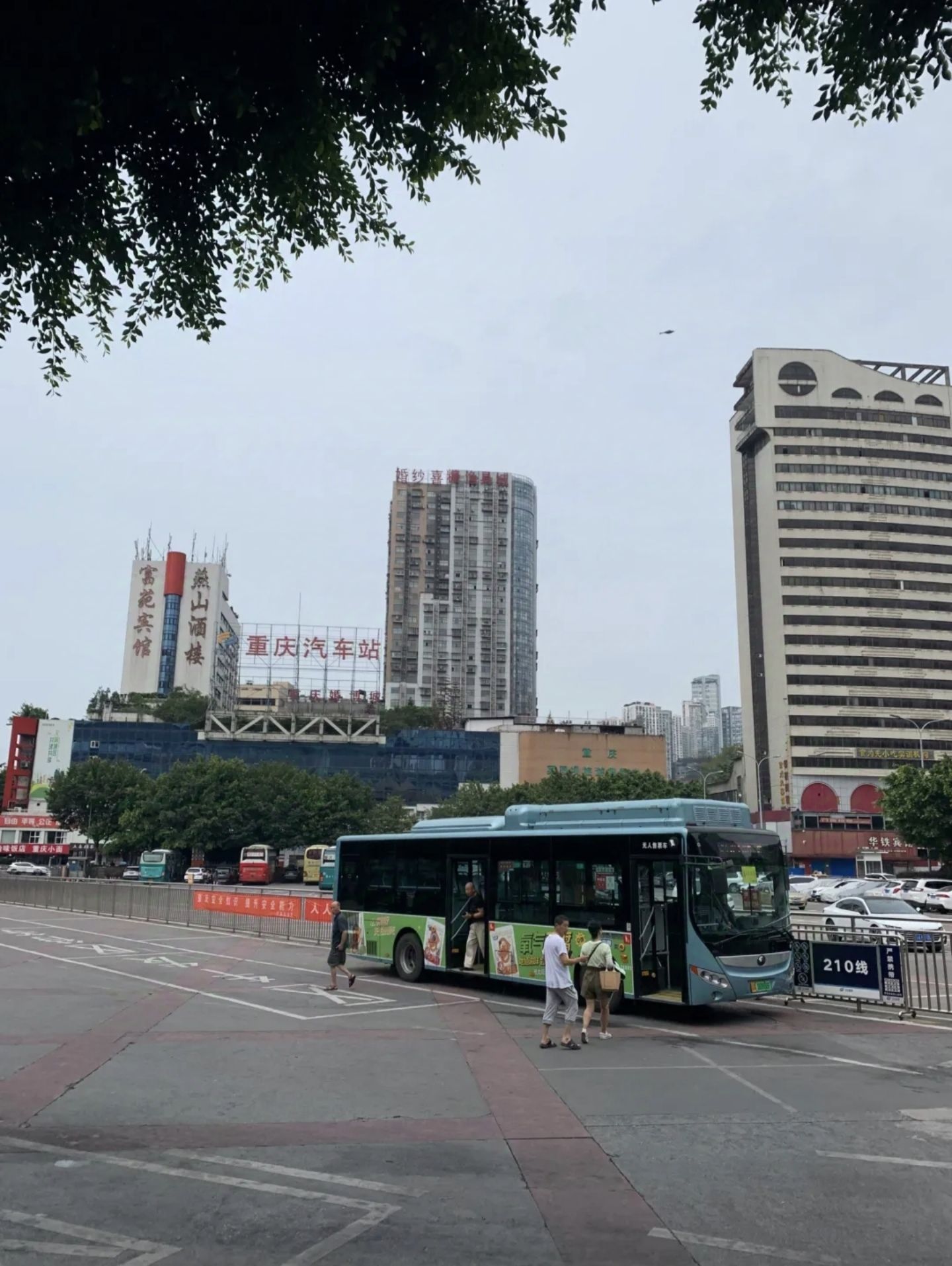 重庆汽车站(进站口)