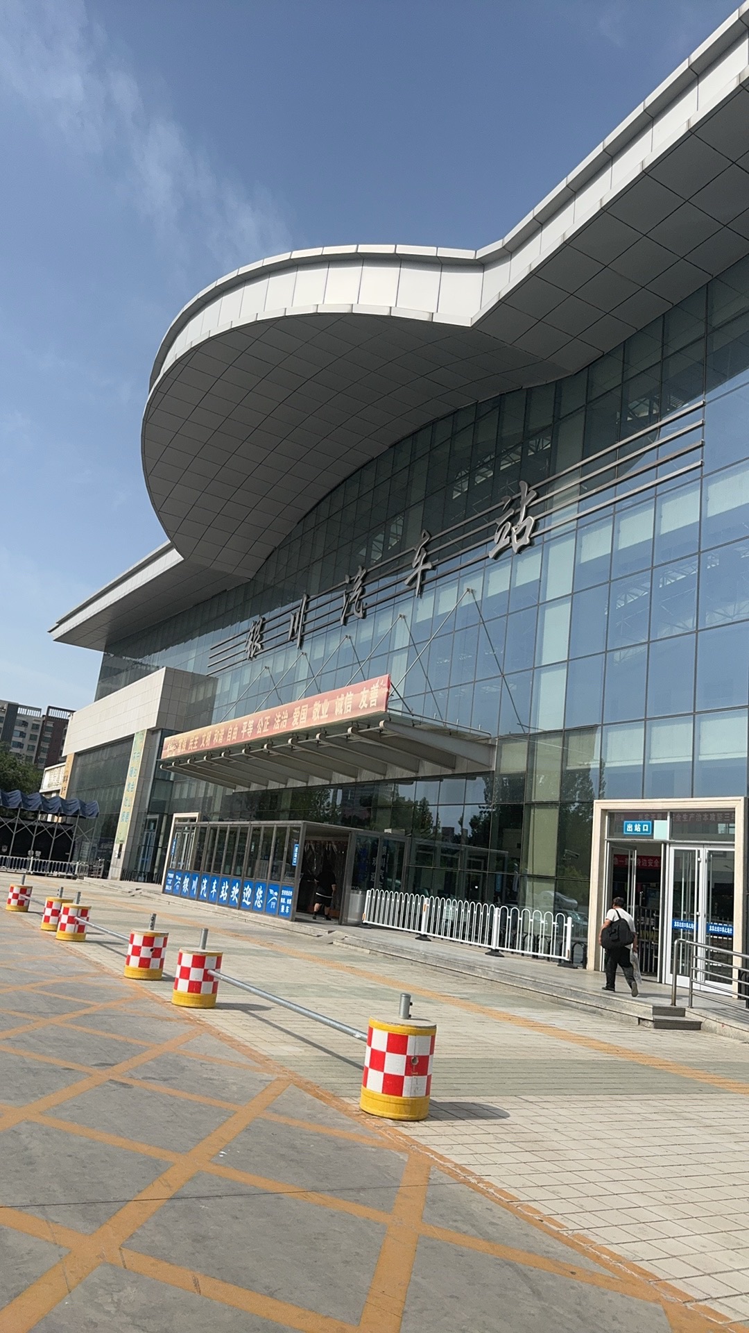 银川汽车站(进站口)