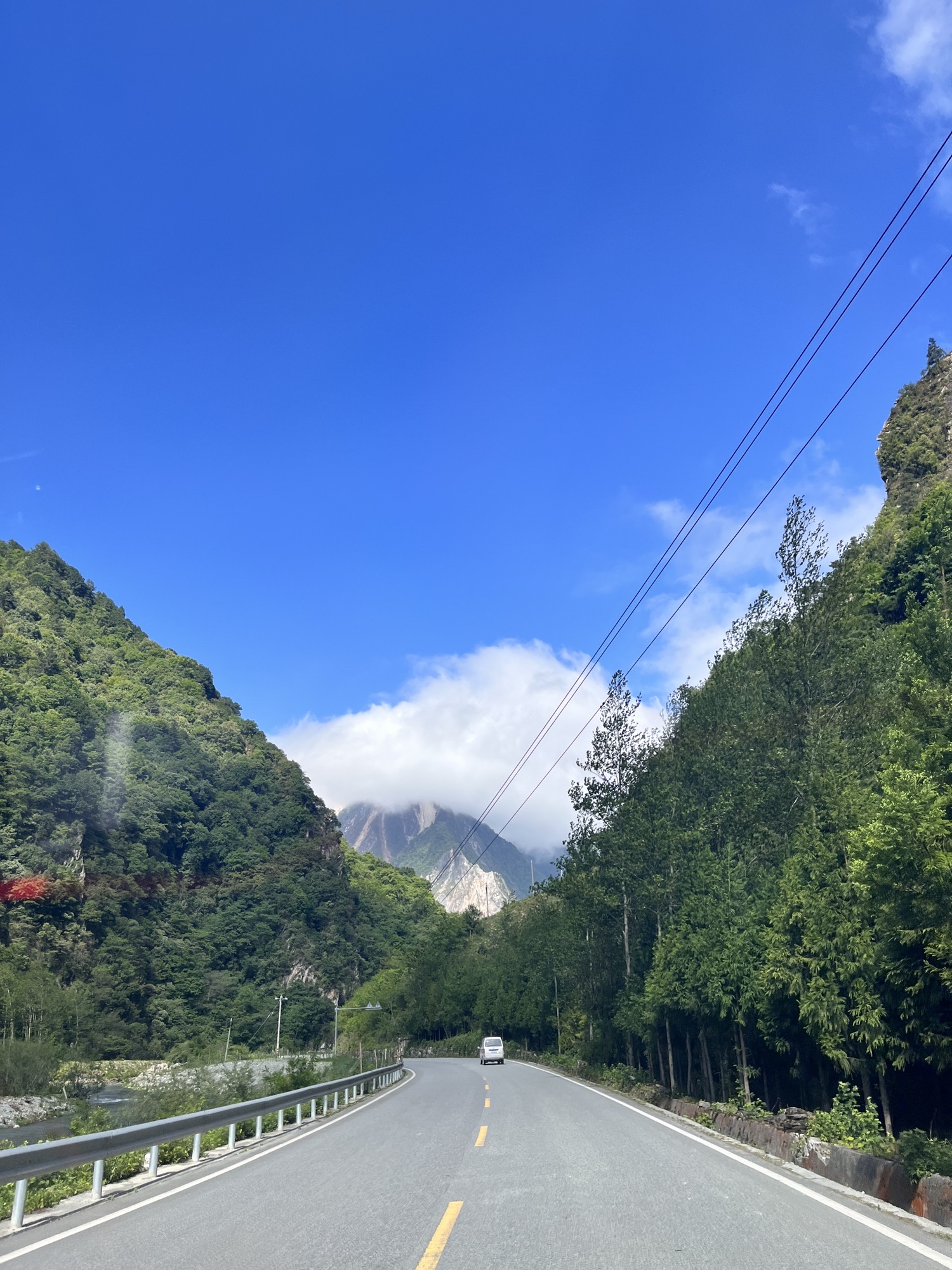 夹金山垭口(暂停开放)旅行图片 1