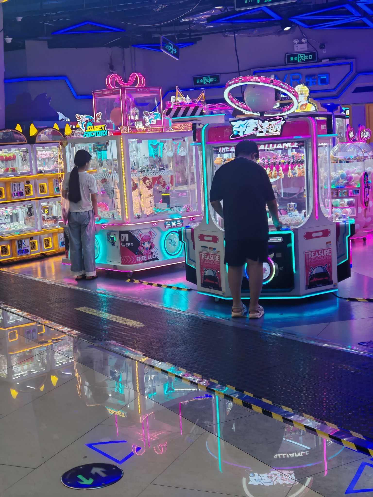 嗨PARTY运动娱乐中心(泉舜购物店)