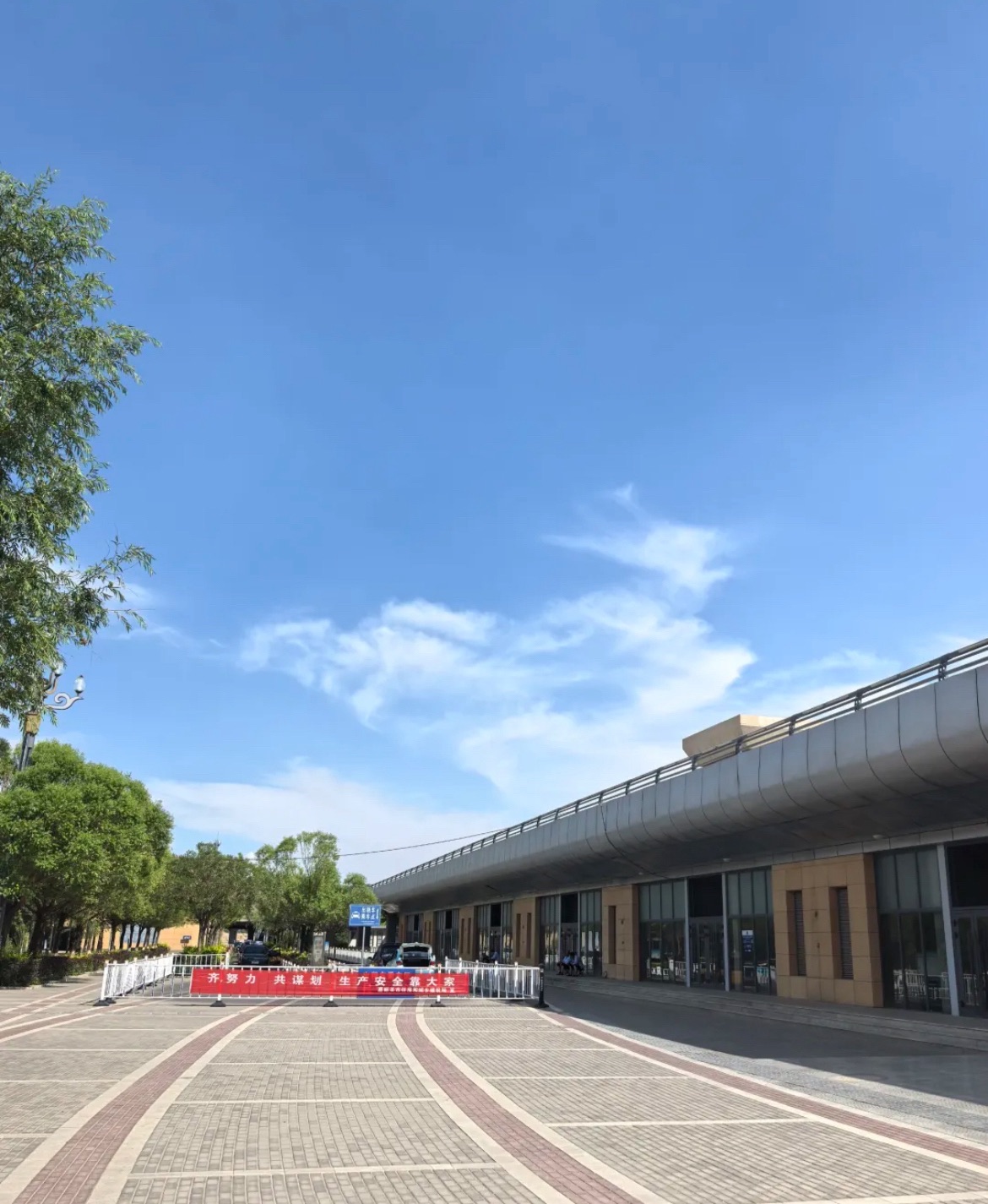 嘉峪关南站(出站口)