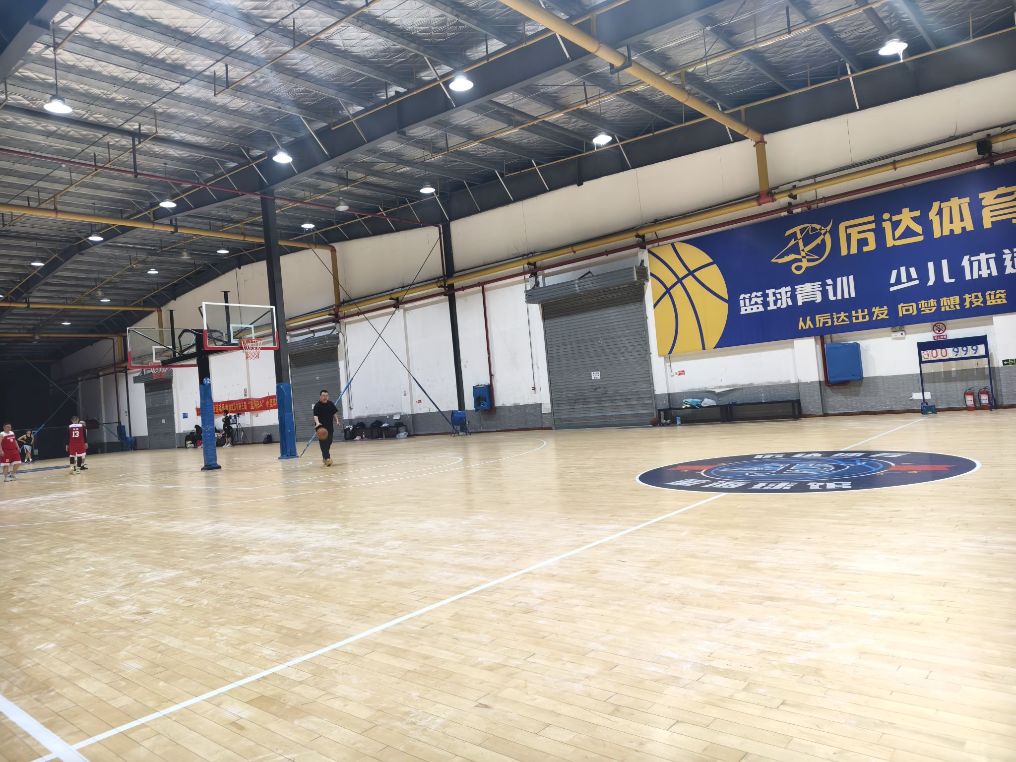 场地封面-武汉厉达体育·蓝海球馆