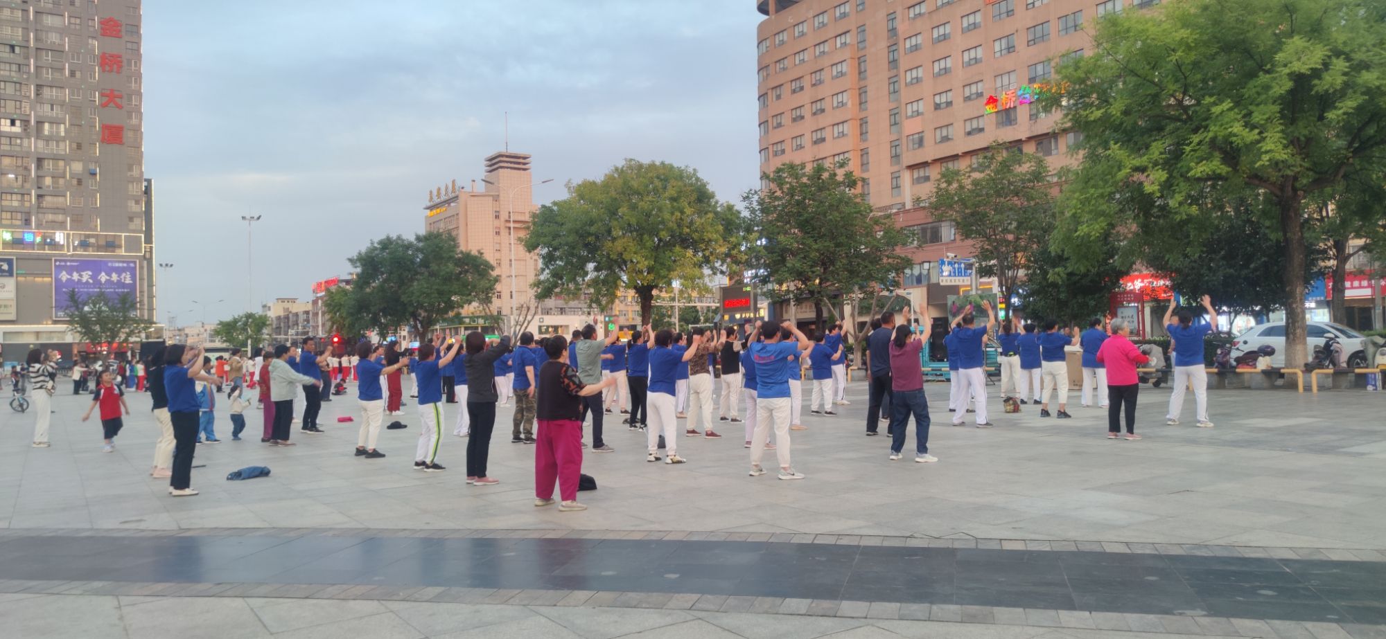 魏武广场旅行图片 1