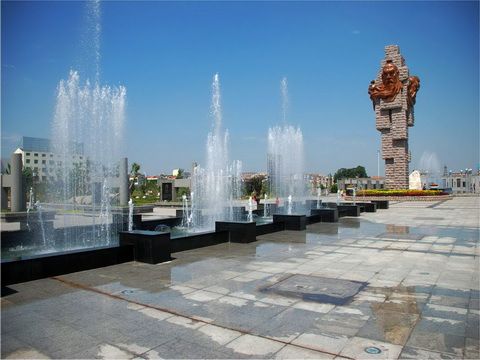 魏武广场旅行图片 1