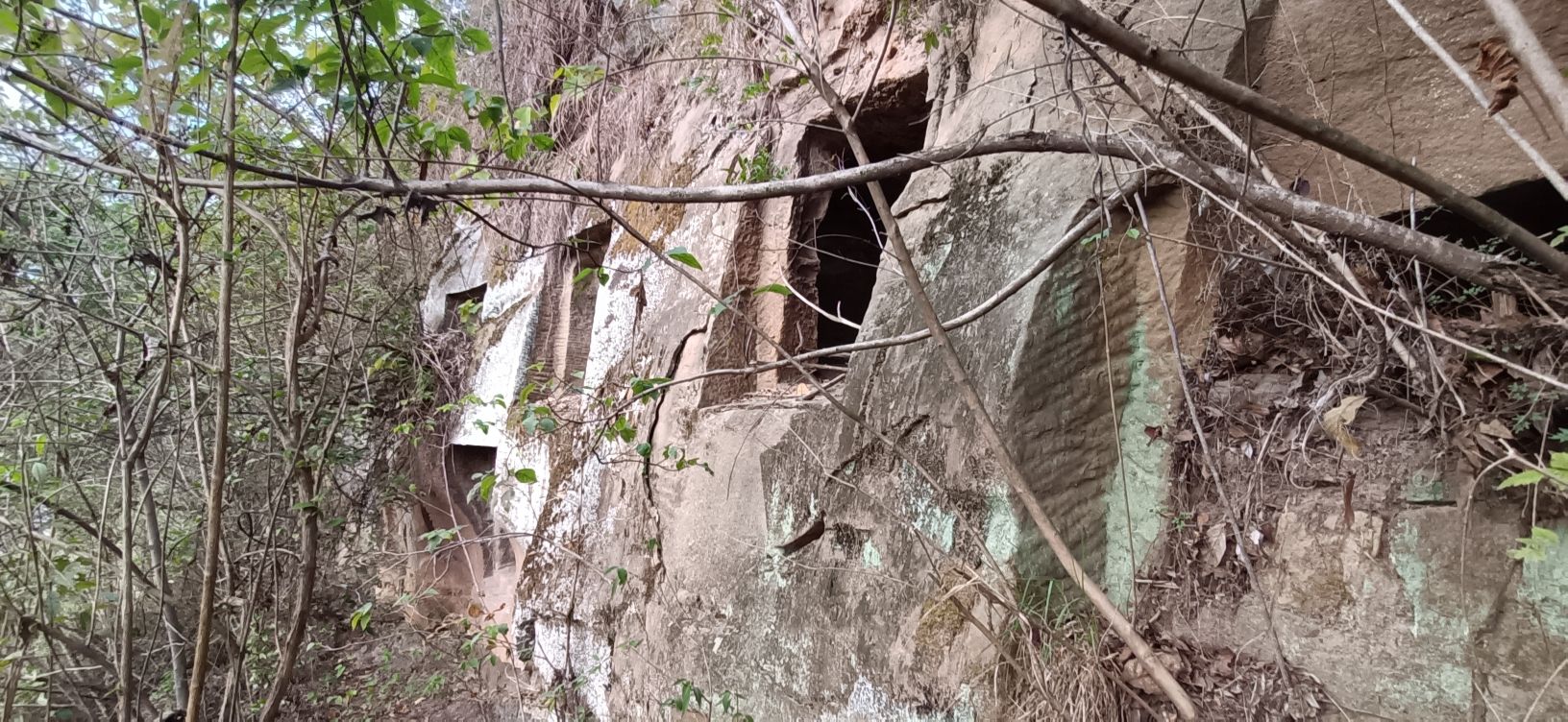 东汉岩墓群(七孔子)旅行图片 2
