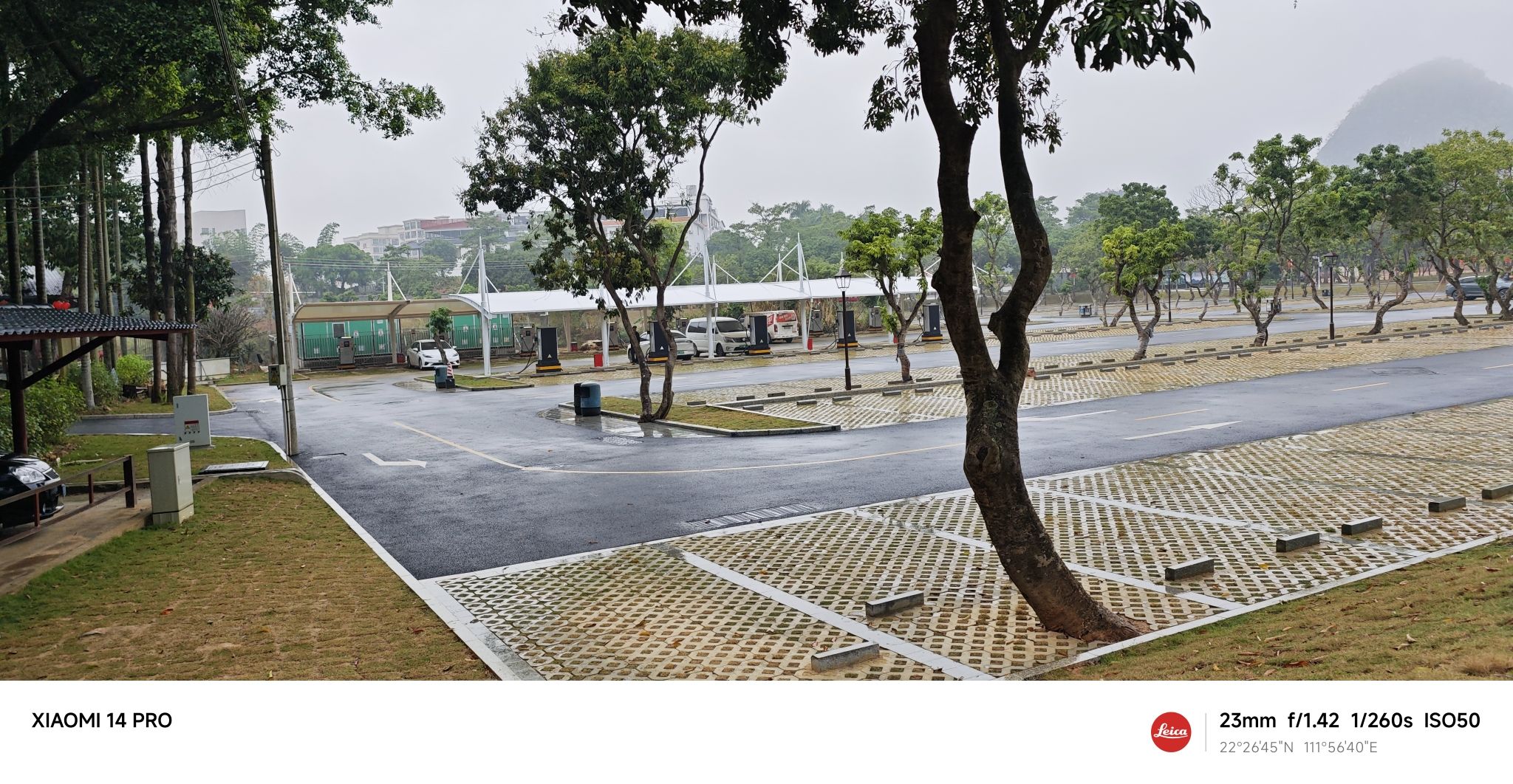 南方电网汽车充电站(阳江市阳春春湾龙宫岩风景区公共充电站新投运)
