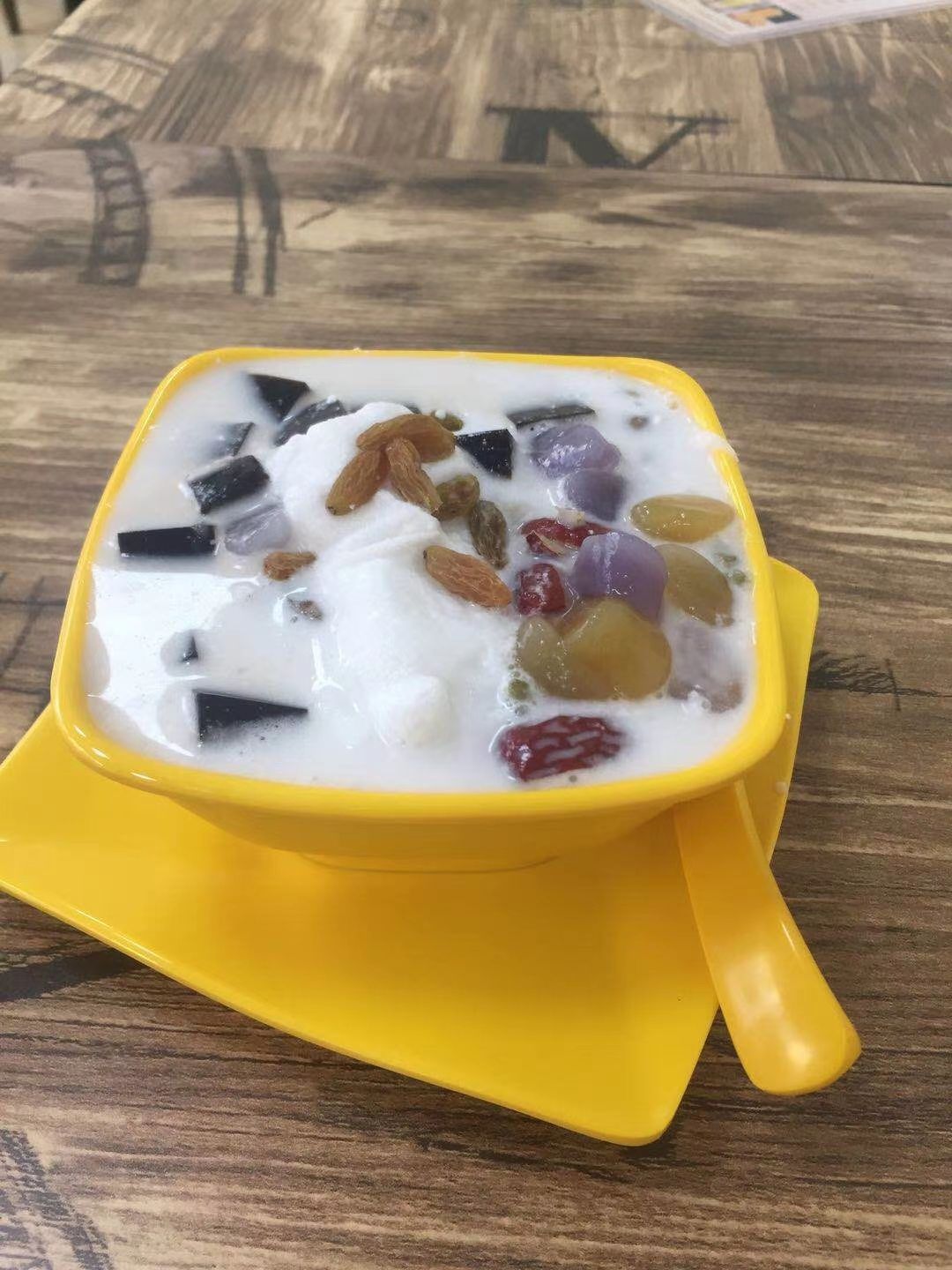 于春正宗椰奶清补凉炒冰