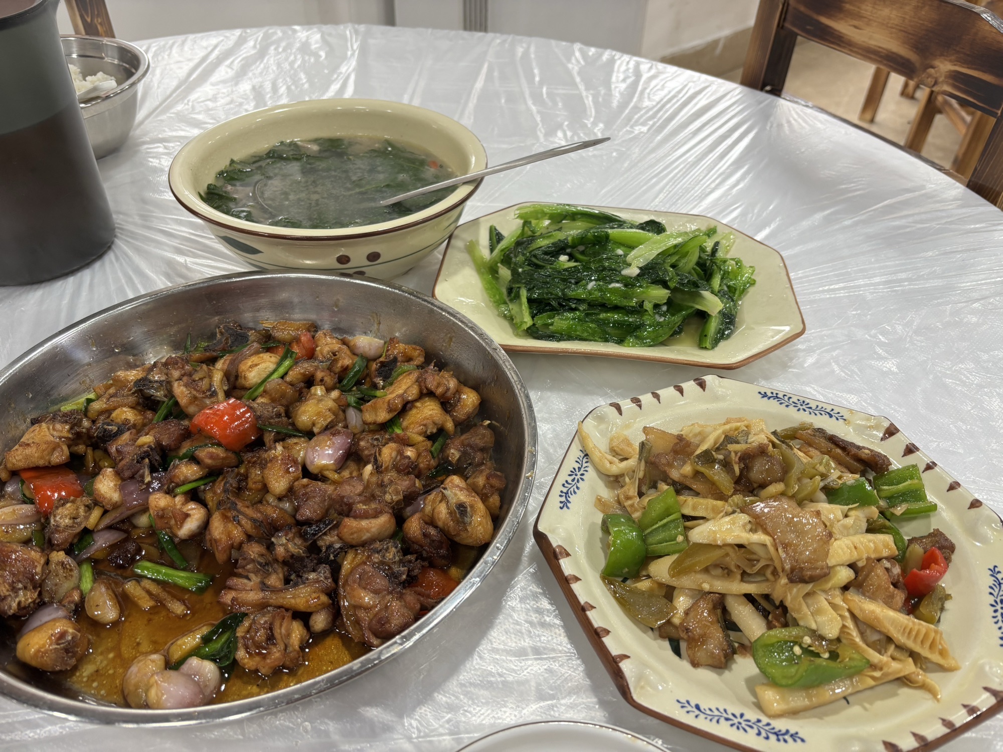 鸿运农家菜
