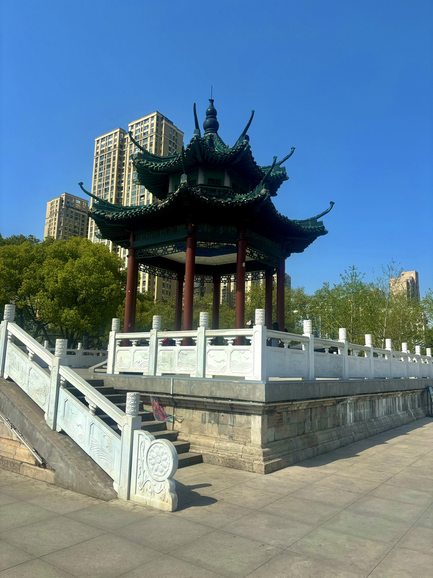 宜昌市滨江公园双亭广场