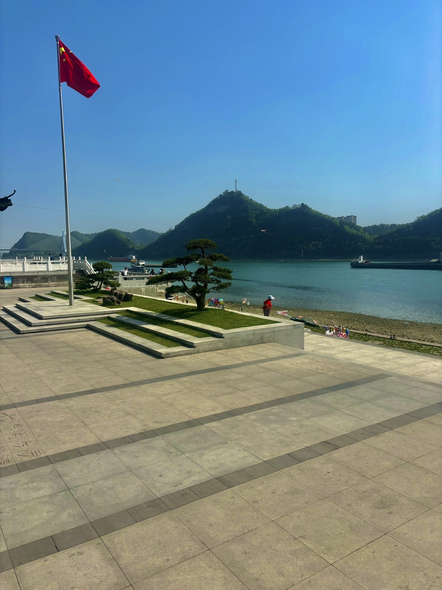 宜昌市滨江公园双亭广场