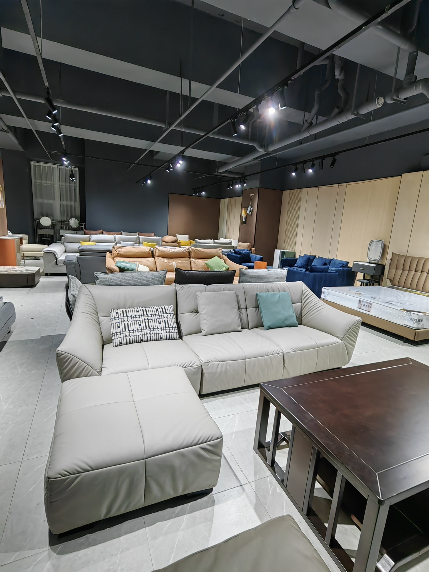 耀达家具厂家直销店
