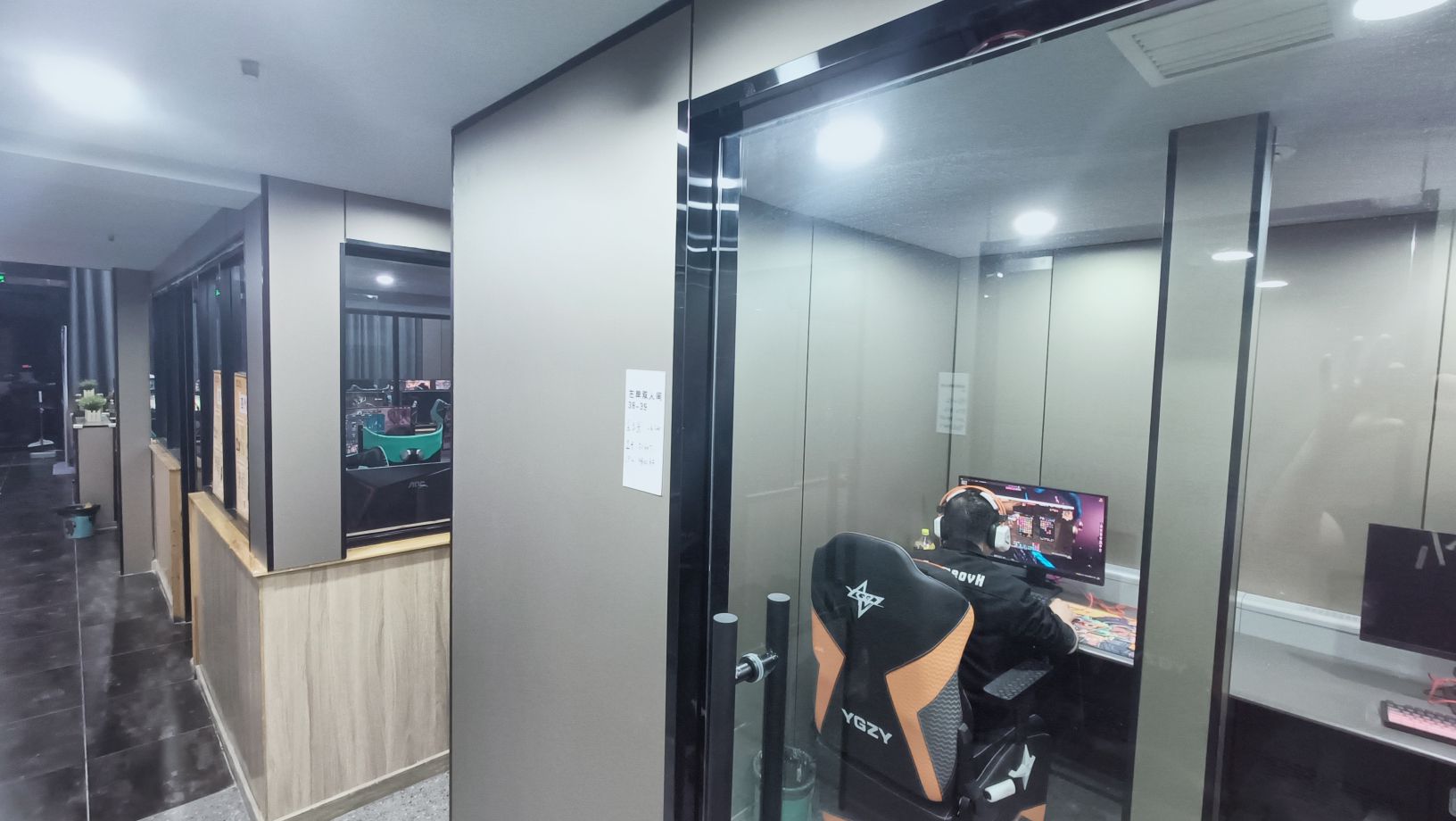 左岸电竞网咖棋牌社