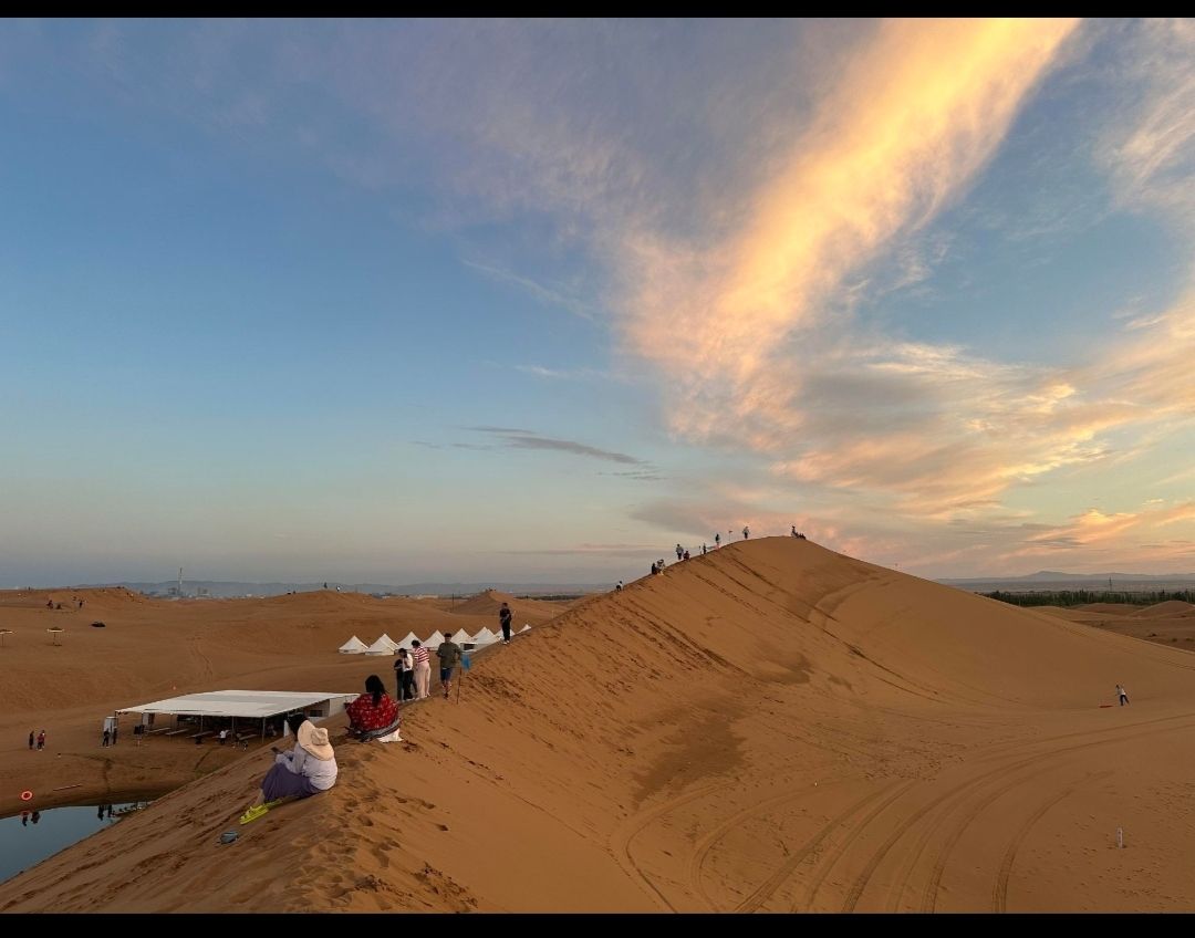 阿拉善左旗东湖草原景区旅行图片 1
