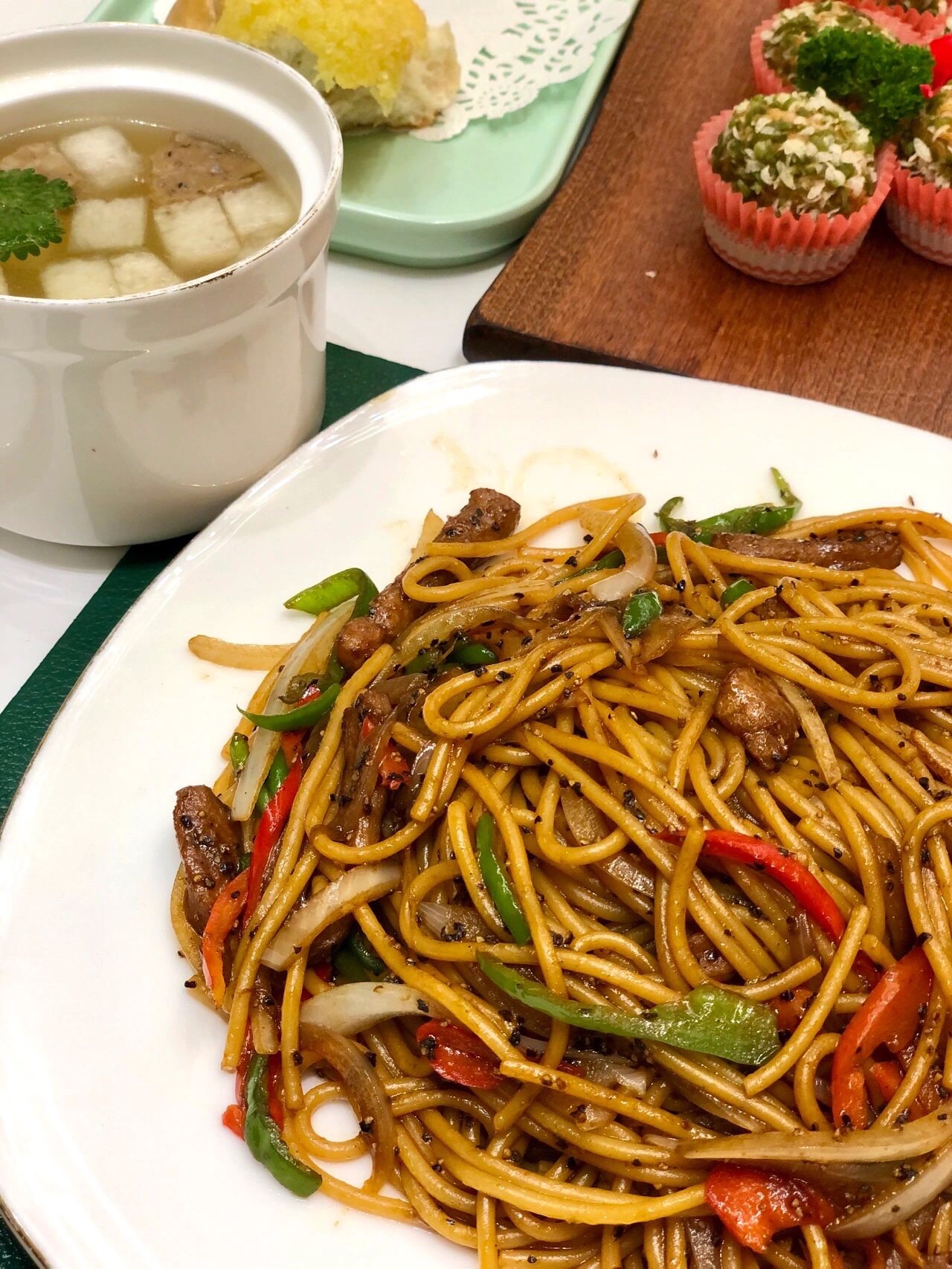 豪特莱云中餐厅