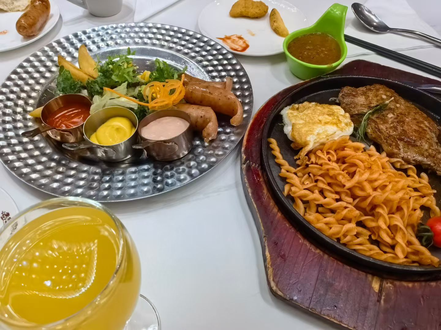 豪特莱云中餐厅