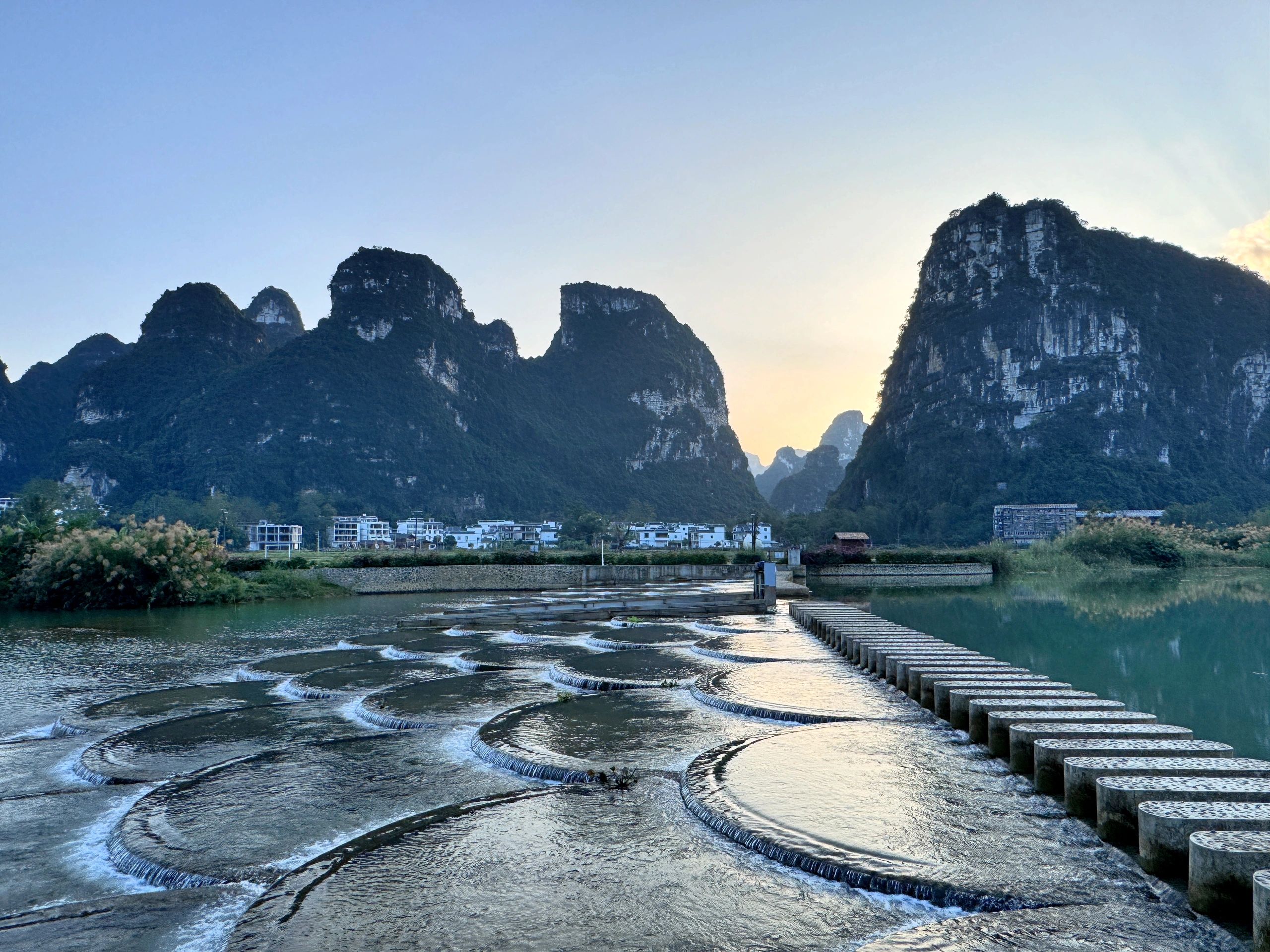 鱼鳞坝
