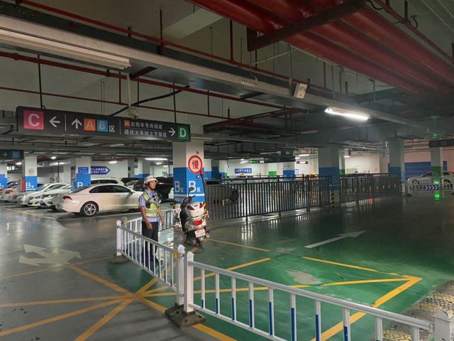龙岩站地下停车场
