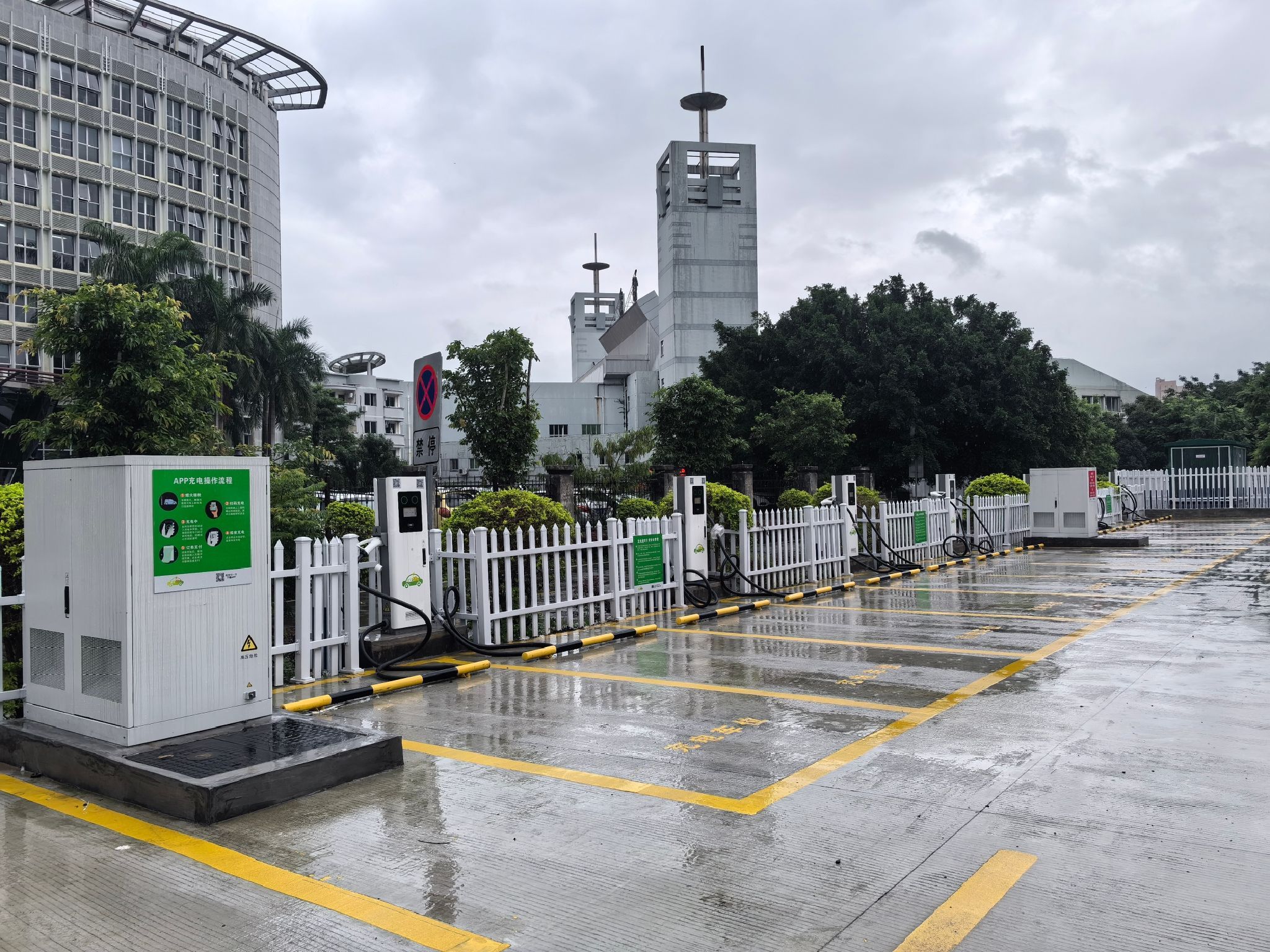 龙岩站停车场