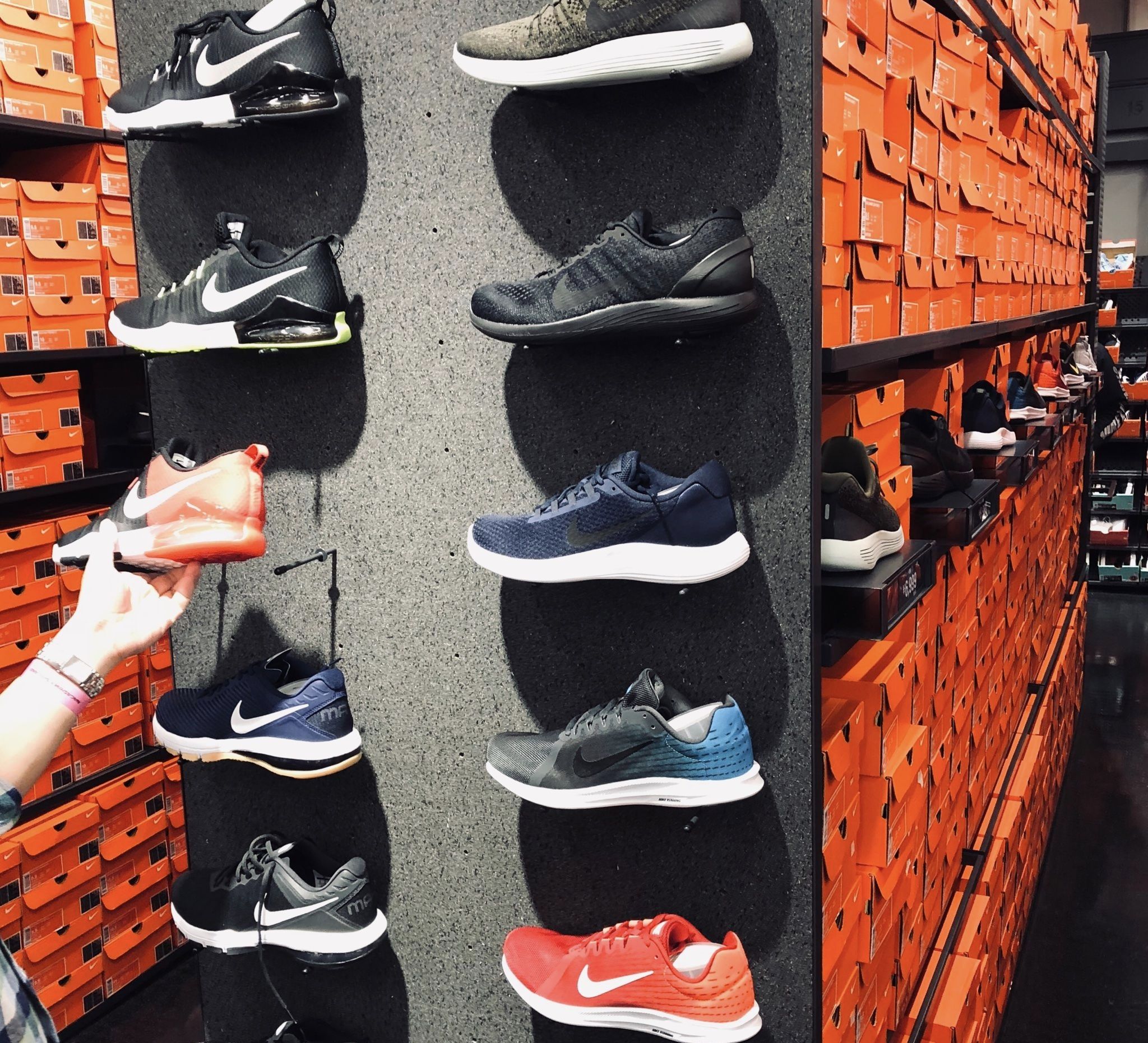 耐克Nike(百联奥特莱斯广场店)