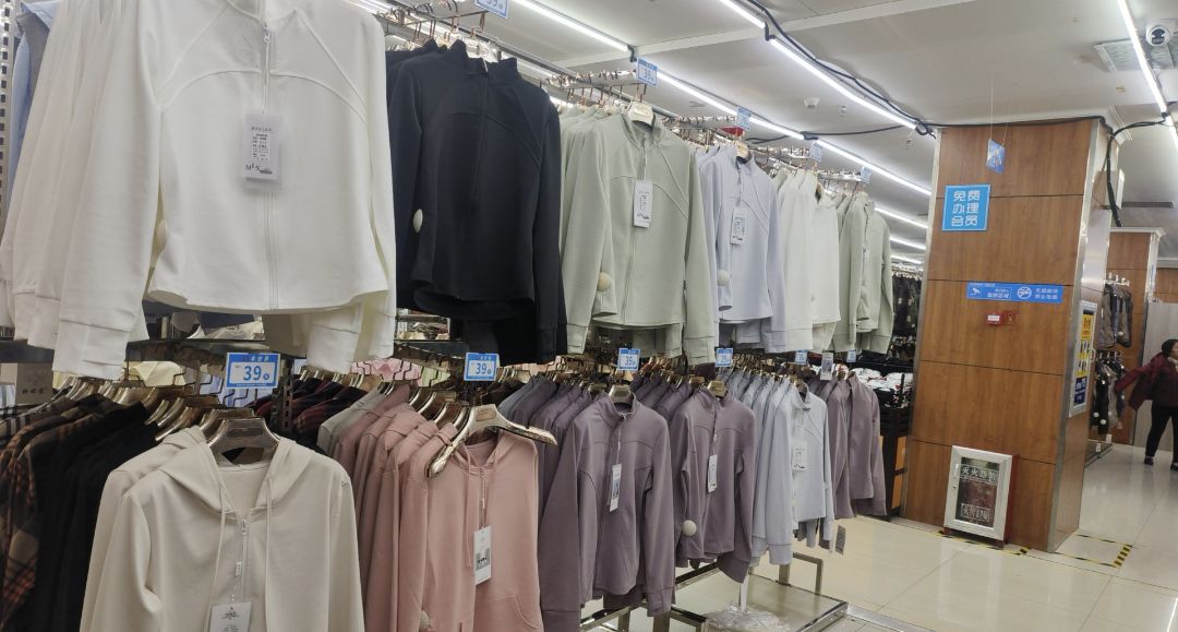衣世界服饰广场(古槐路店)