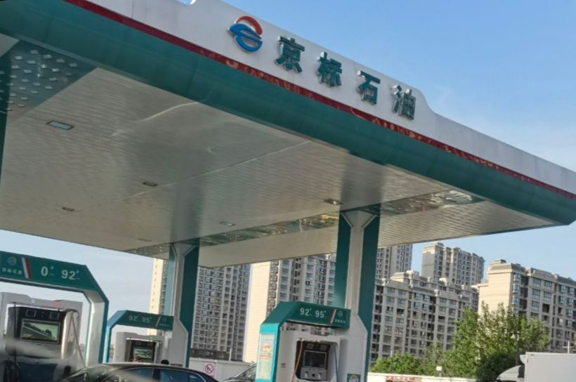 京标石油加油站