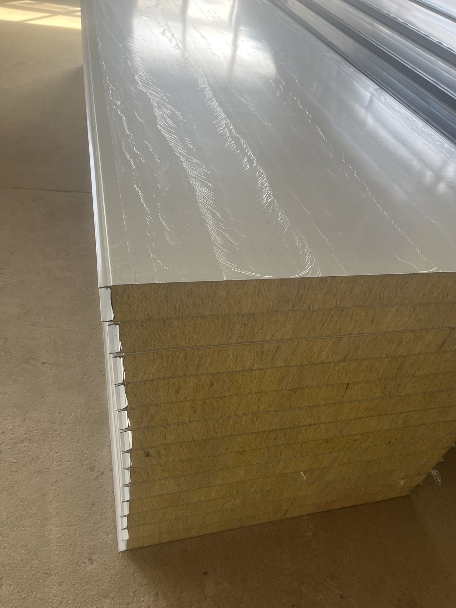 北京亿达伟业彩钢厂铝镁锰瓦厂家