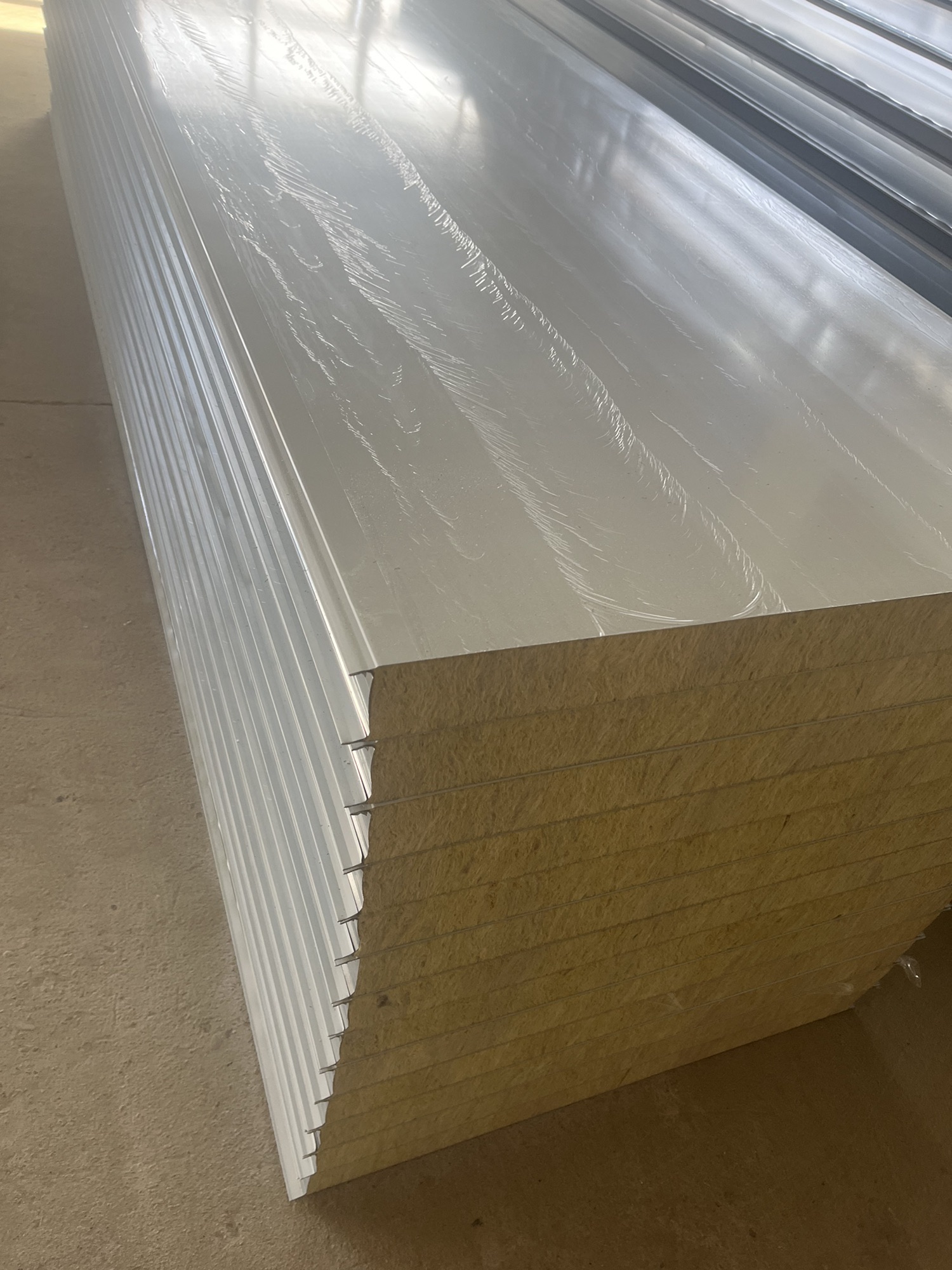 北京亿达伟业彩钢厂铝镁锰瓦厂家