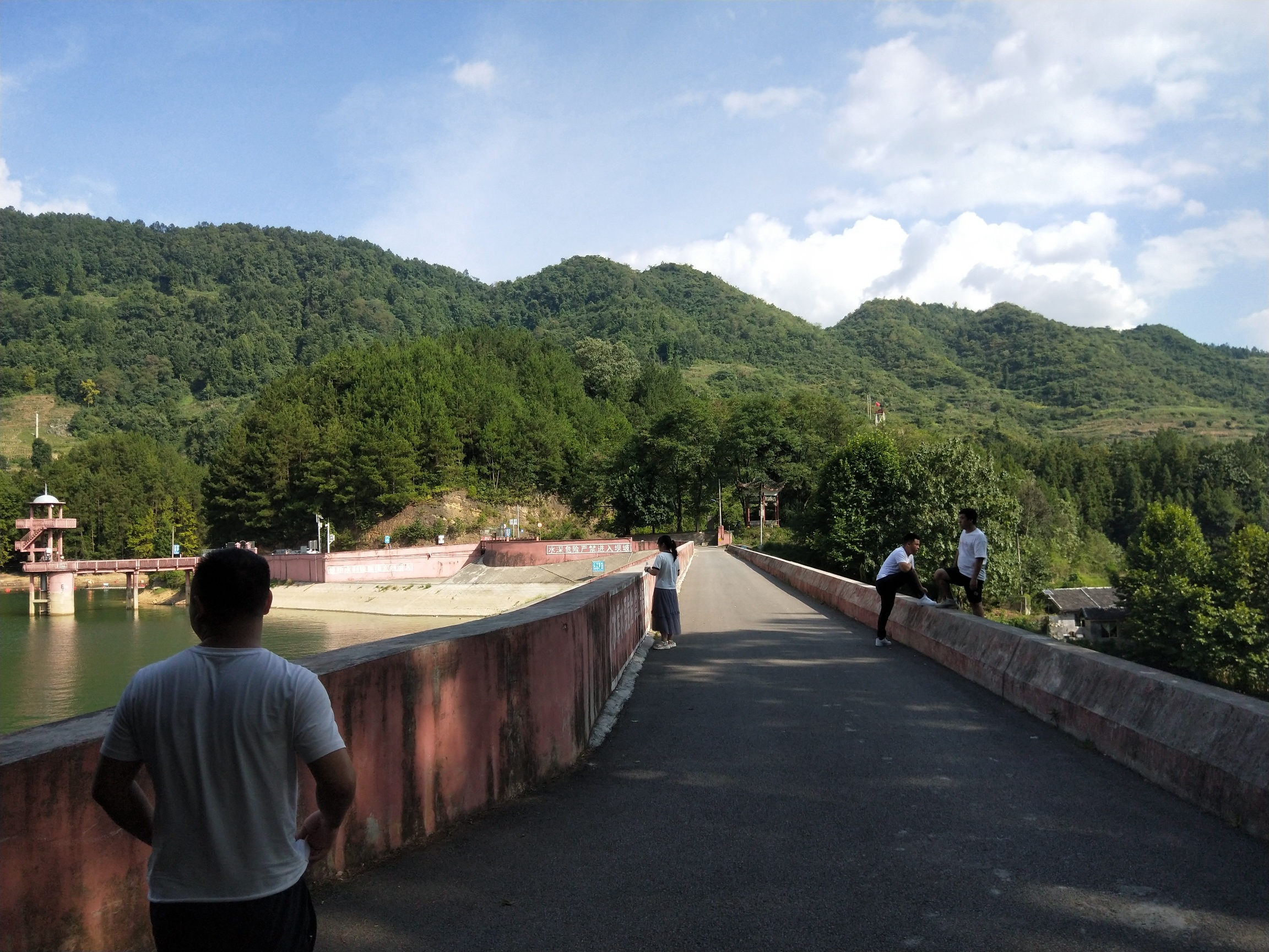 卧龙湖景区旅行图片 1