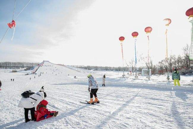 银湖山滑雪场的第1张图片的图片资料