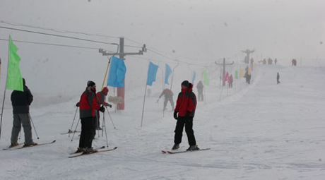 银湖山滑雪场的第2张图片的图片资料