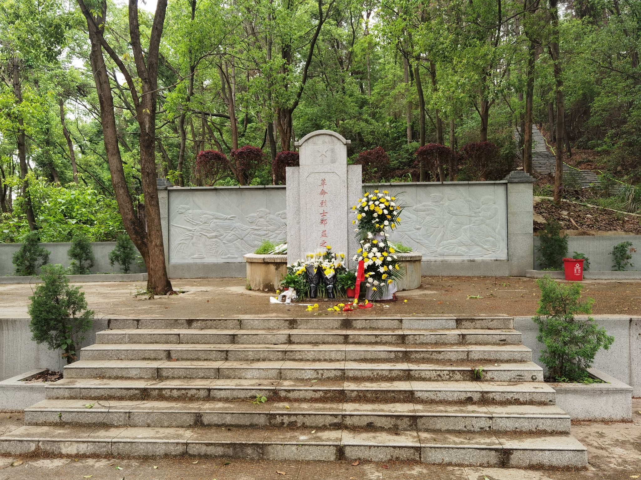 田江村邓益烈士墓旅行图片 1