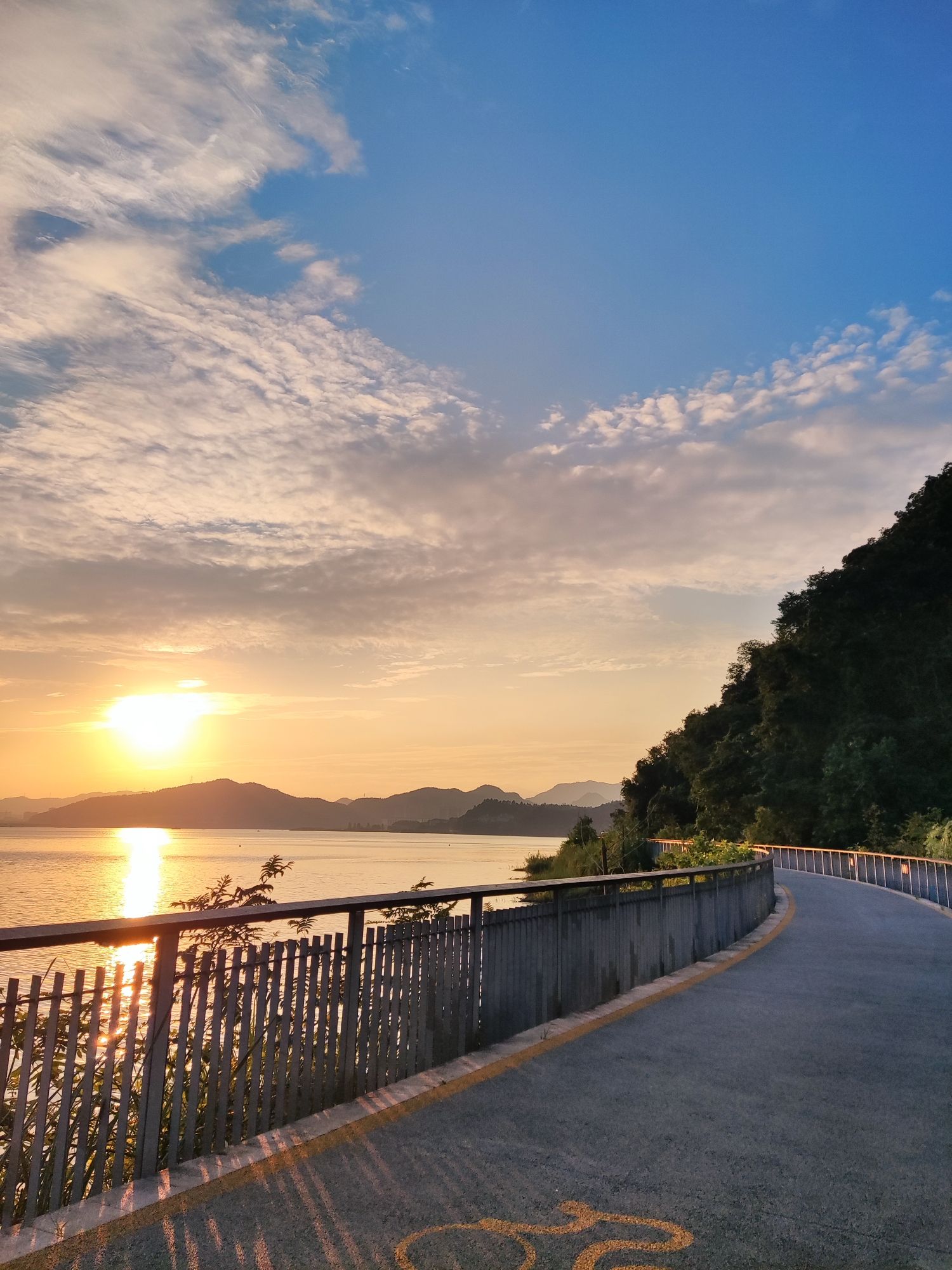 场地封面-月亮湾驿站