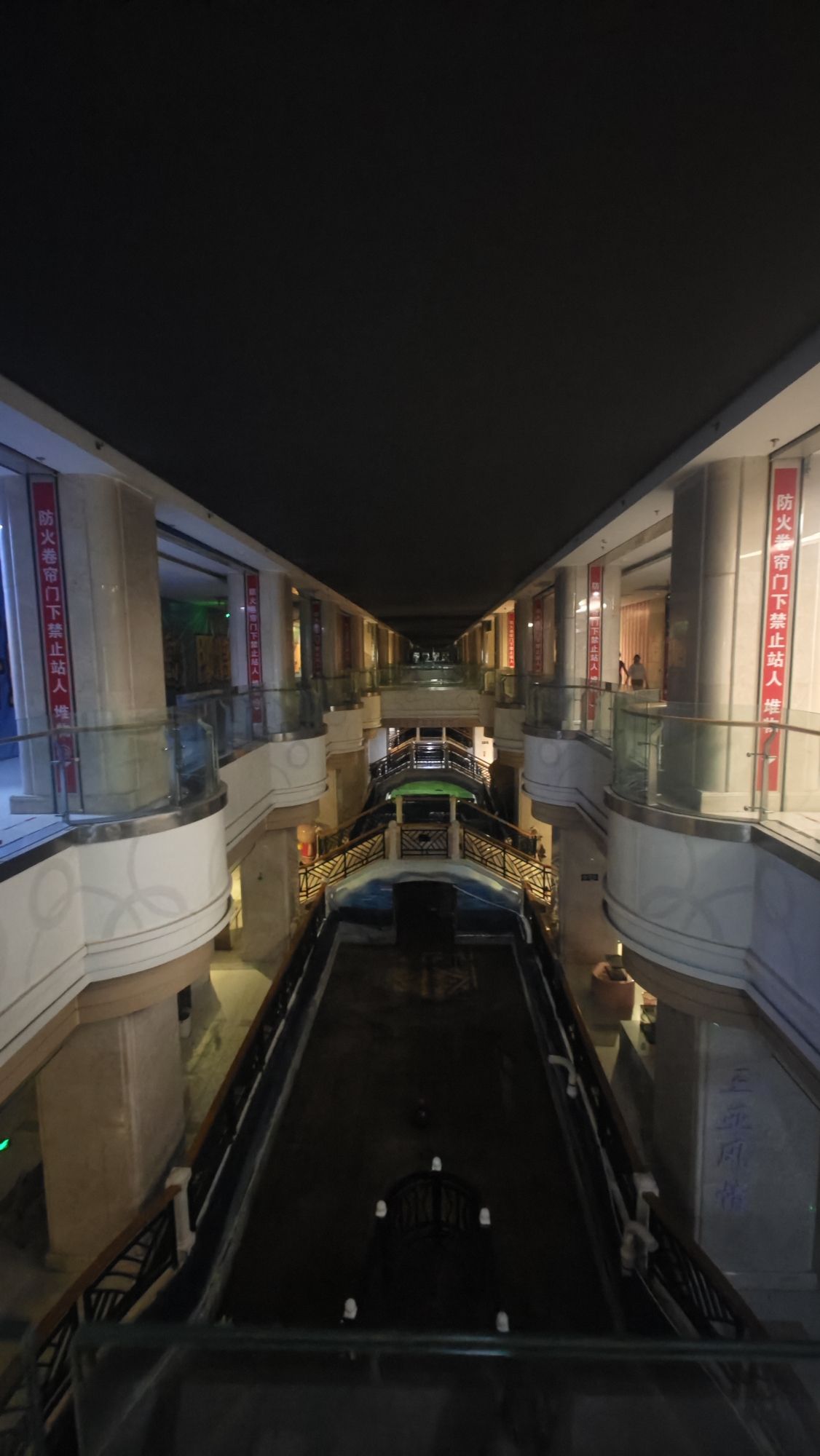 地下风情街(一方百货广场店)