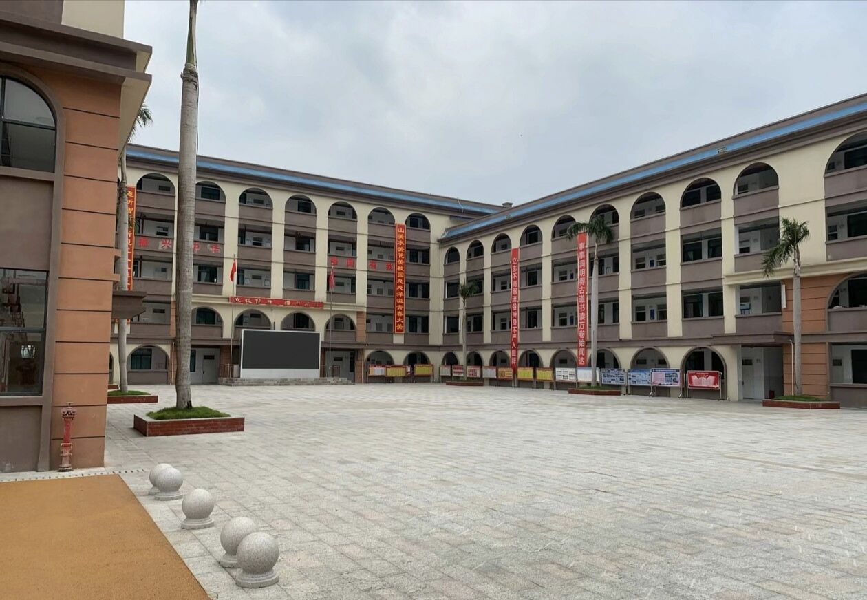 百色市现代高级中学