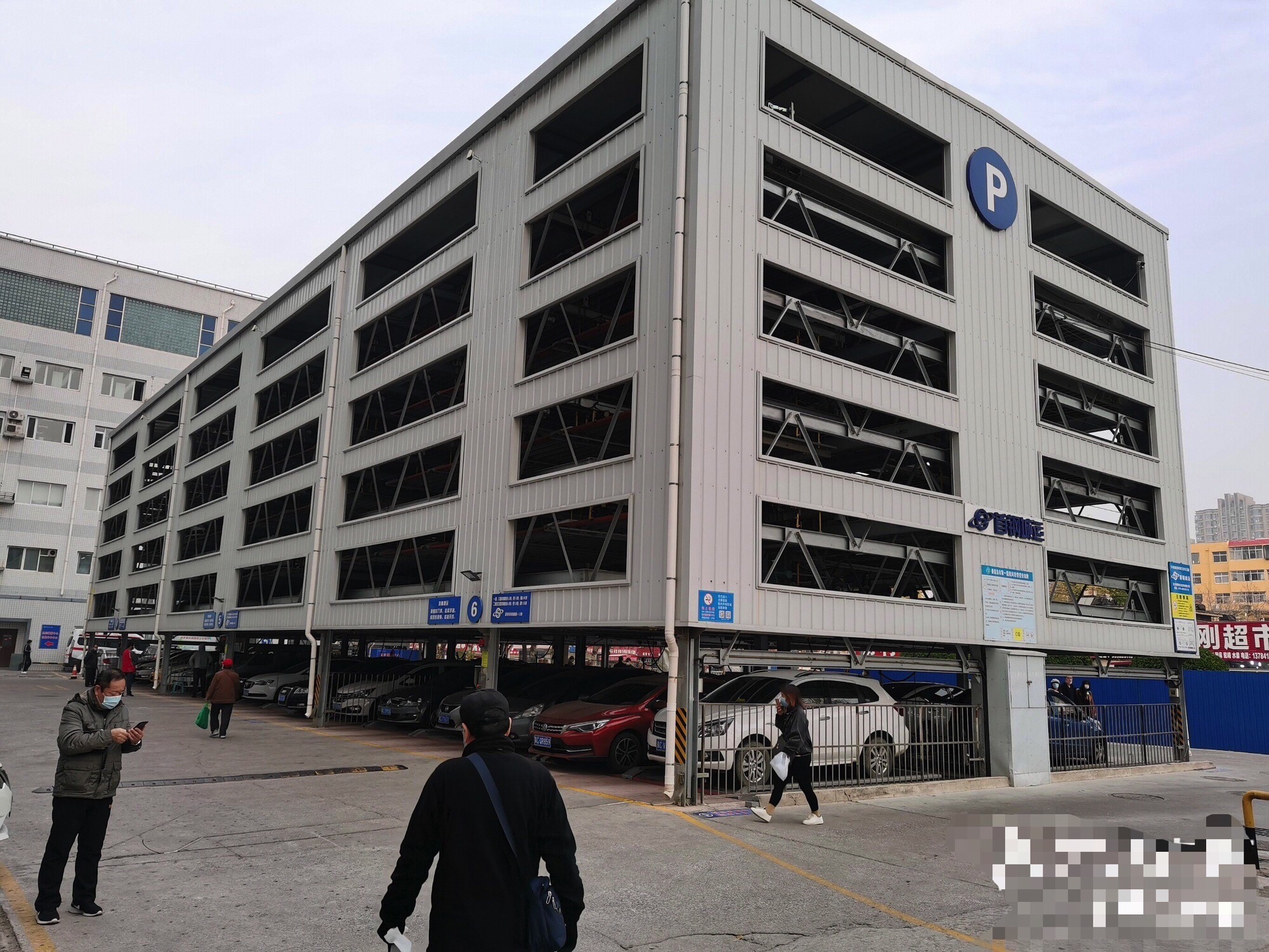 秦皇岛市第一医院停车场
