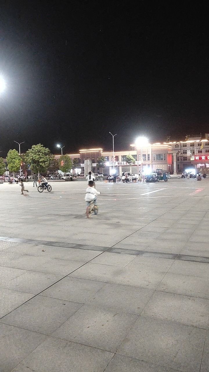 龙堂村文化广场旅行图片 3