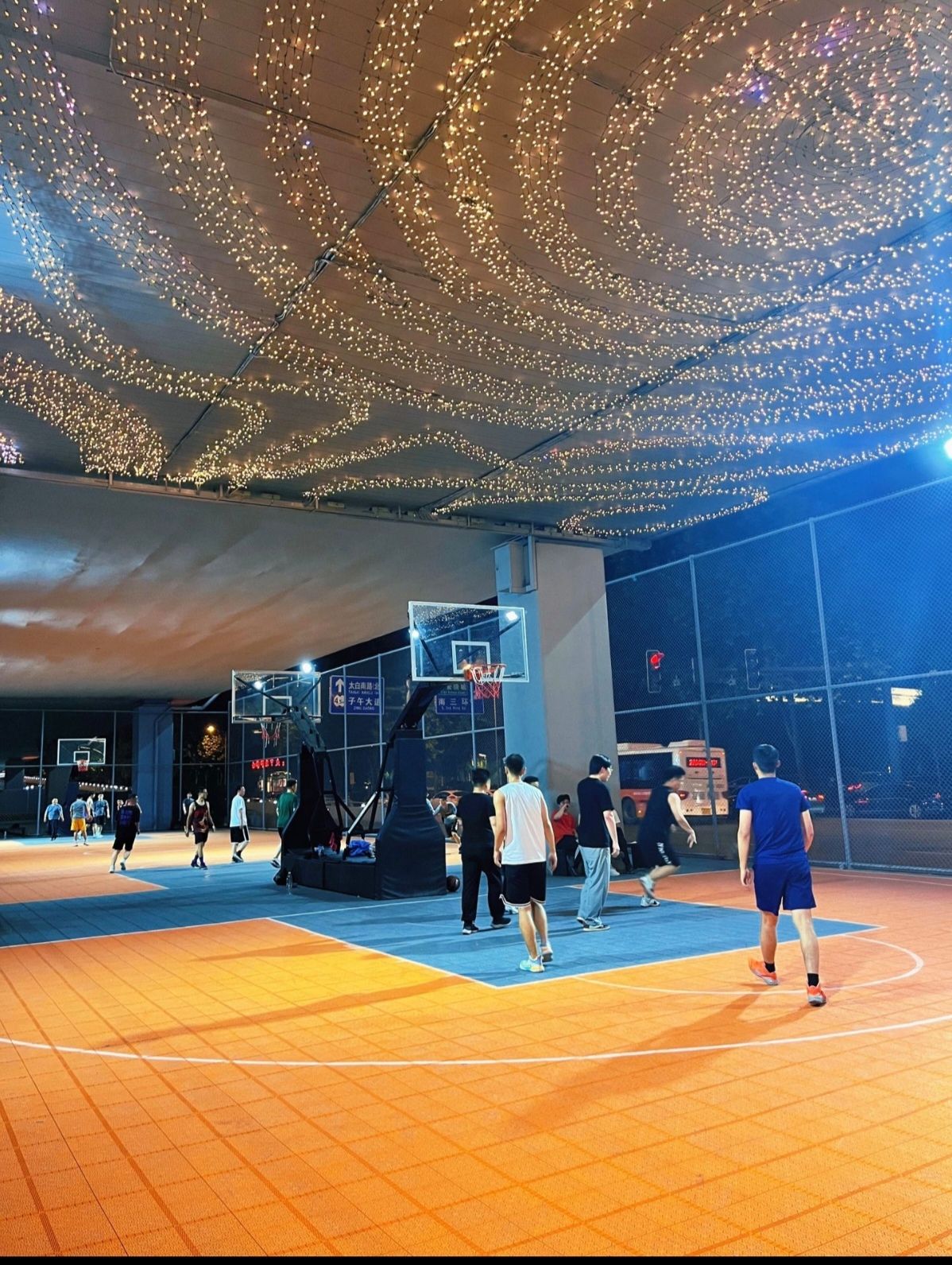 场地封面-都市之门篮球场