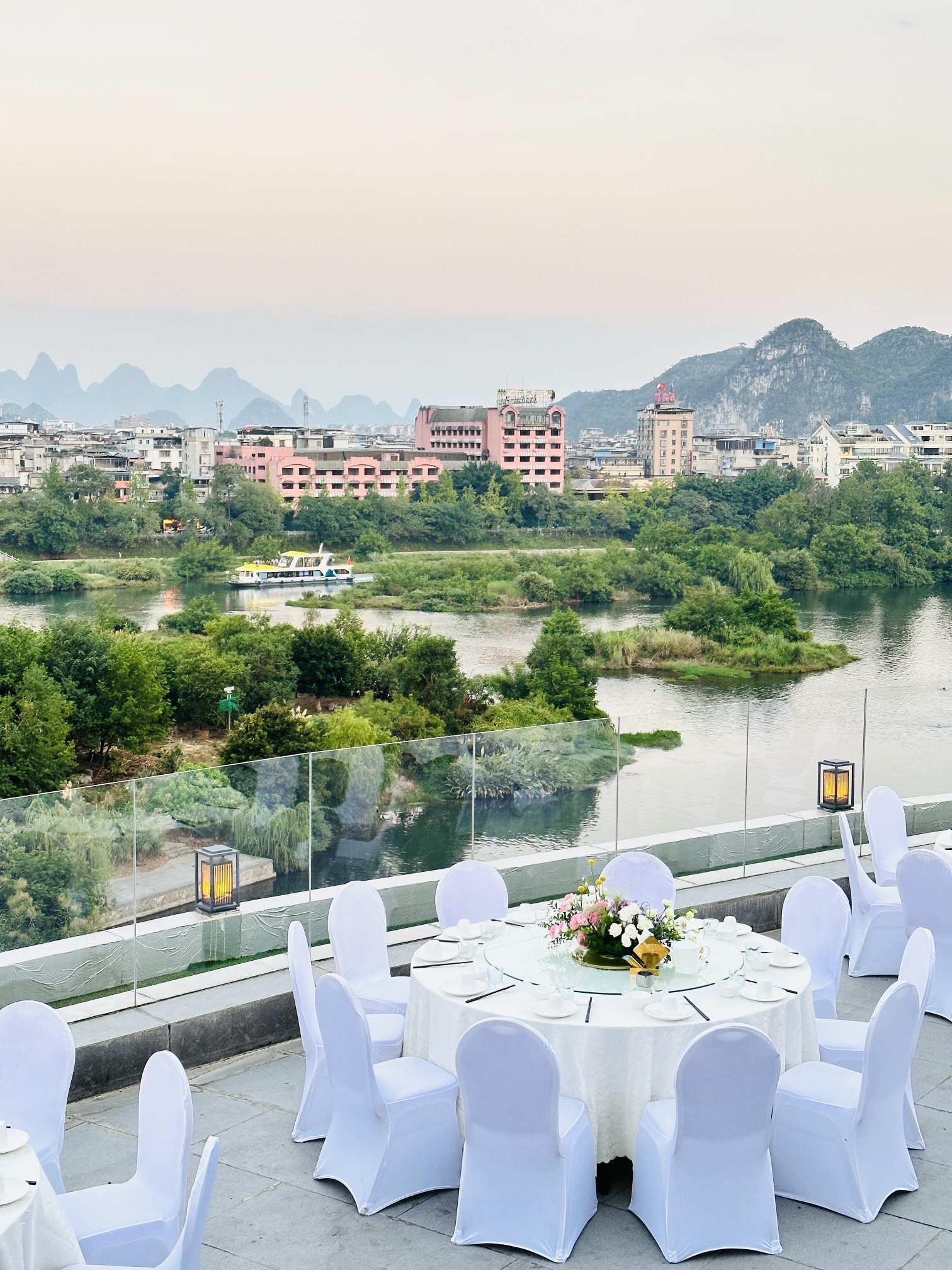 ZUI漓江观景餐厅(诗与远方漓江院子店)