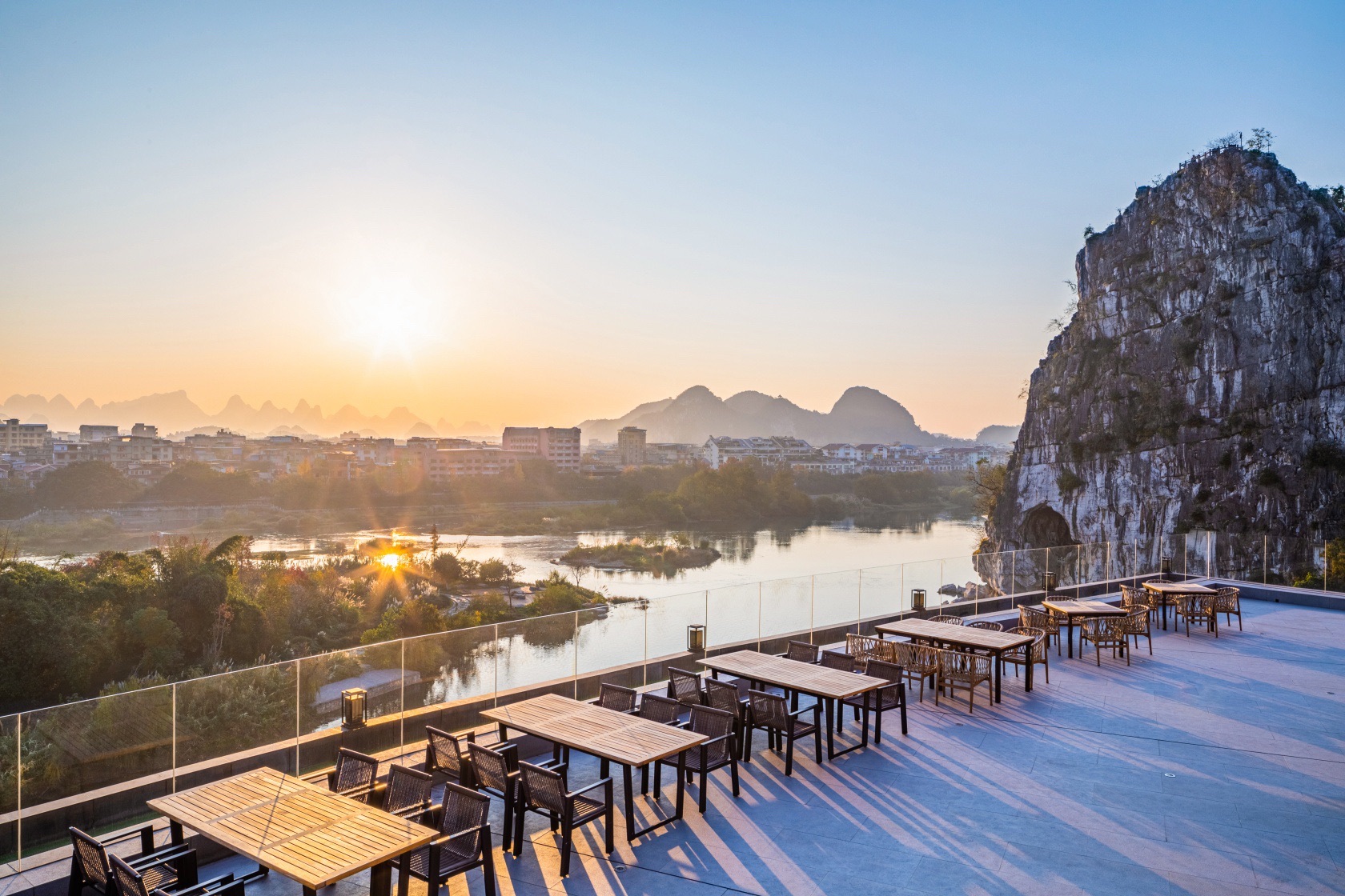 ZUI漓江观景餐厅(诗与远方漓江院子店)