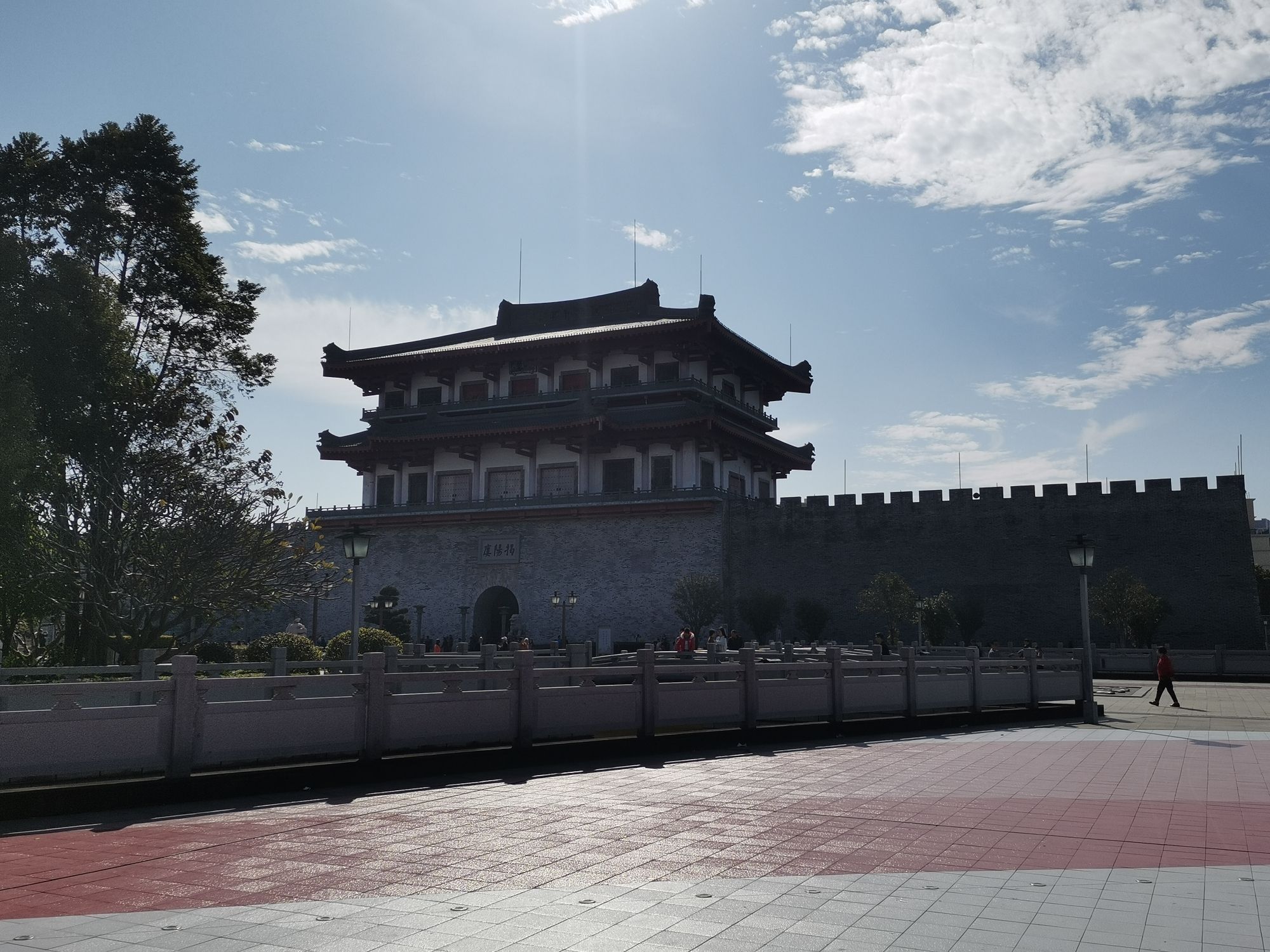 揭阳楼广场停车点